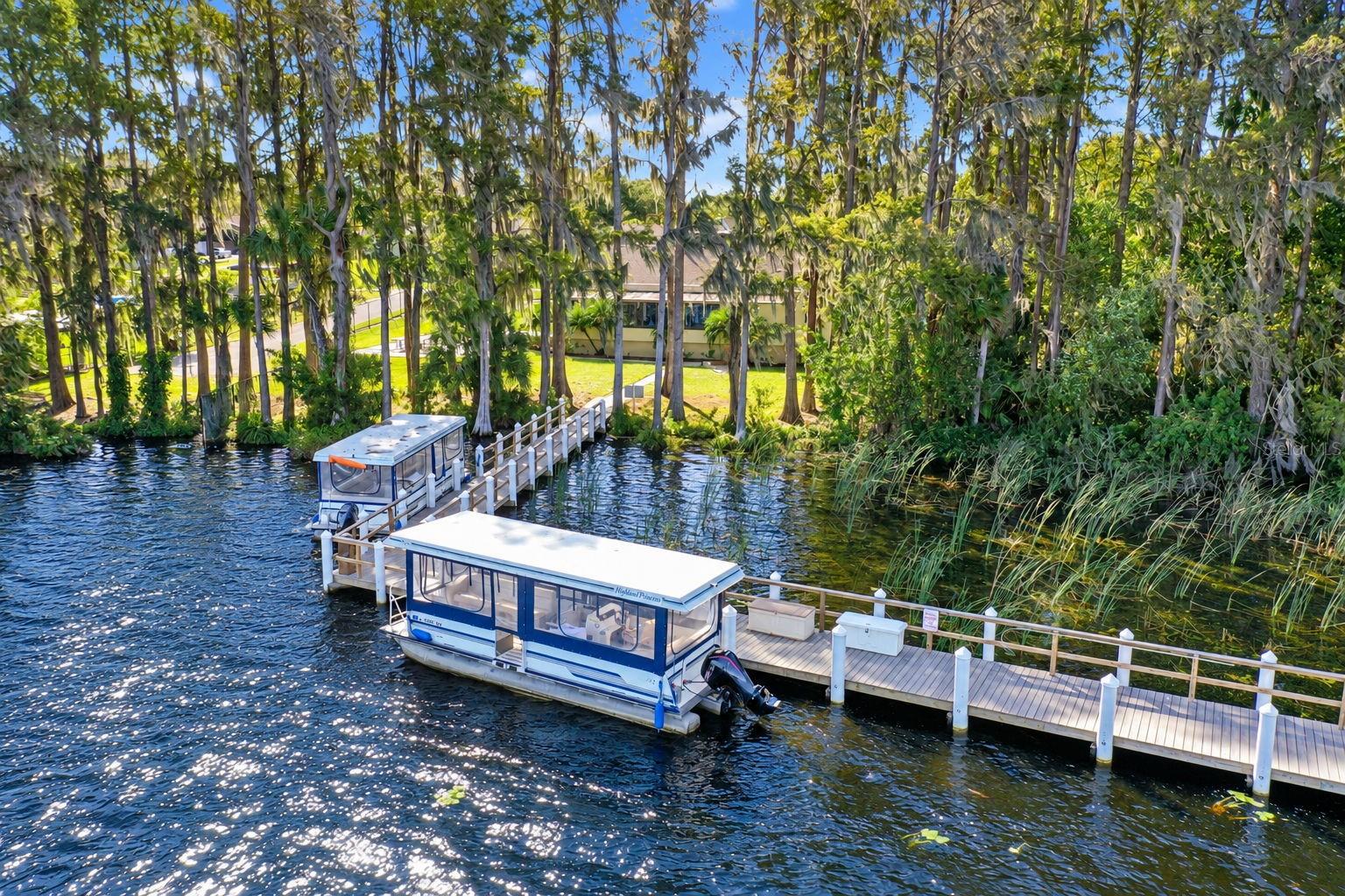 913 SUTTON PLACE, Palm Harbor, FL 34684