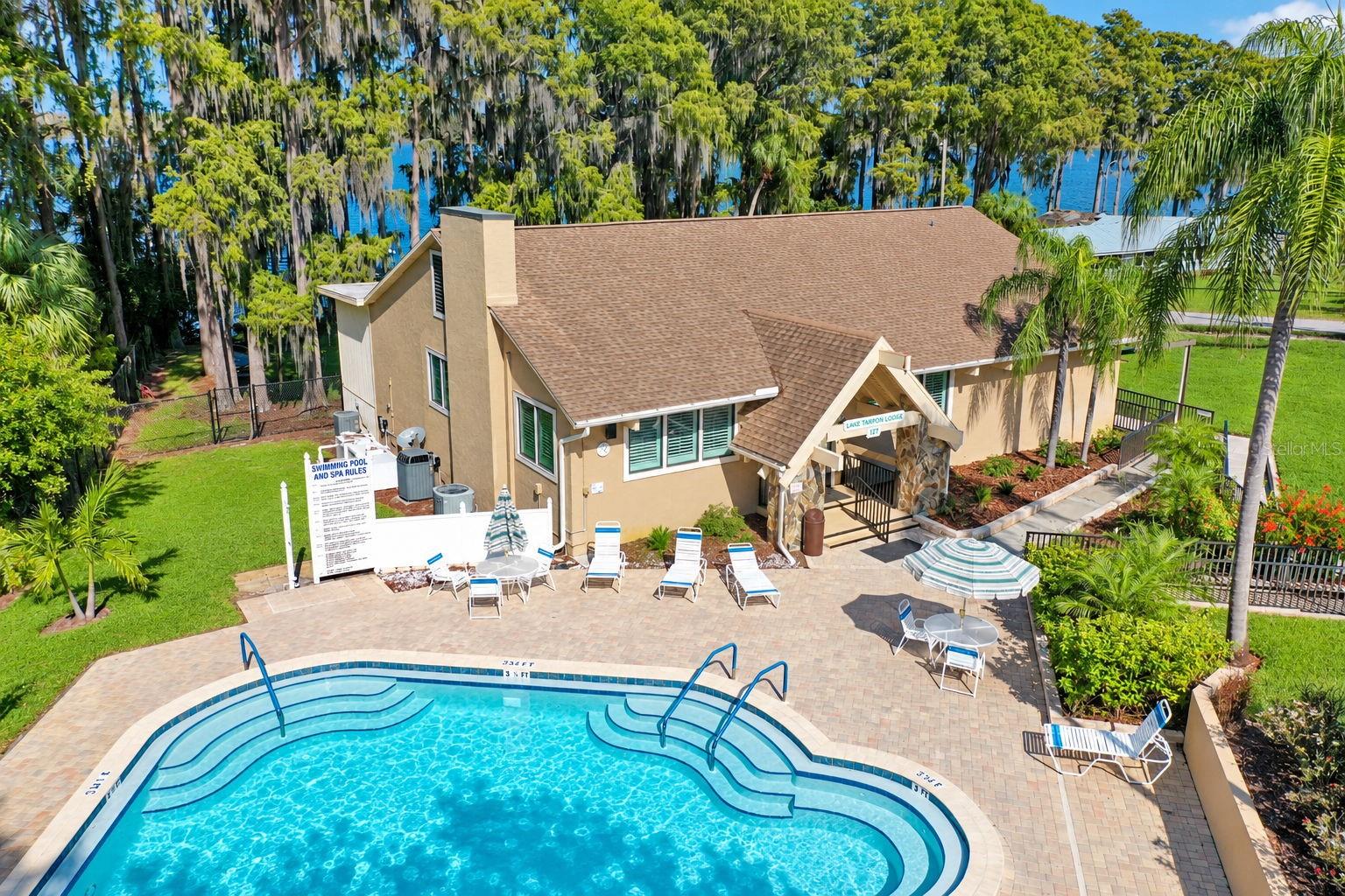 913 SUTTON PLACE, Palm Harbor, FL 34684