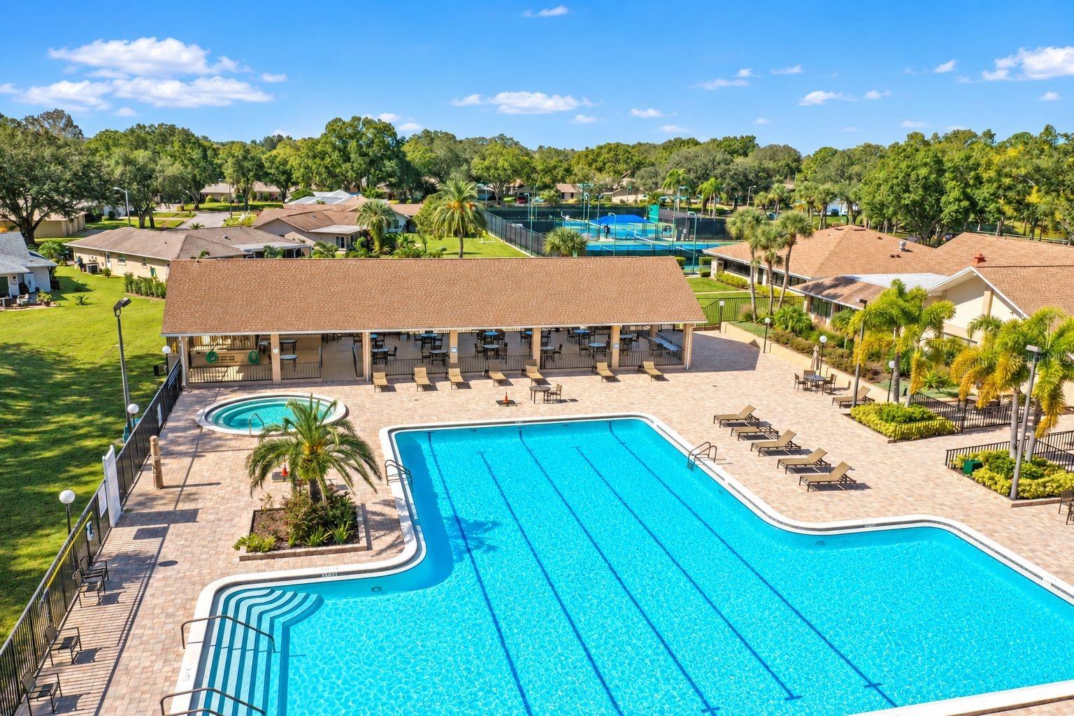 913 SUTTON PLACE, Palm Harbor, FL 34684