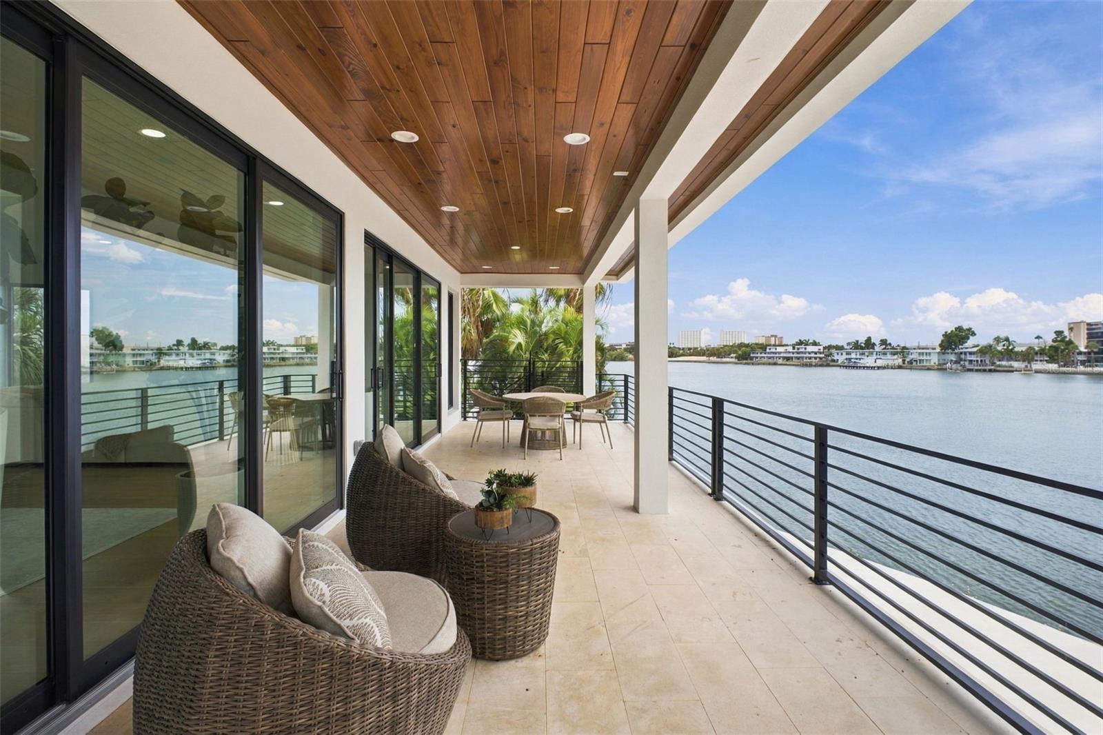 7176 S SHORE DRIVE S, South Pasadena, FL 33707