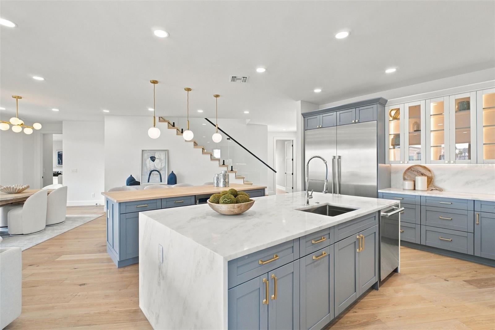 7176 S SHORE DRIVE S, South Pasadena, FL 33707