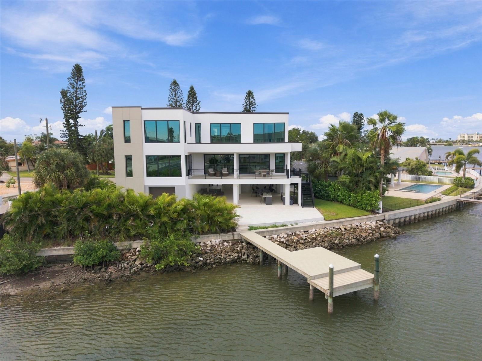 7176 S SHORE DRIVE S, South Pasadena, FL 33707