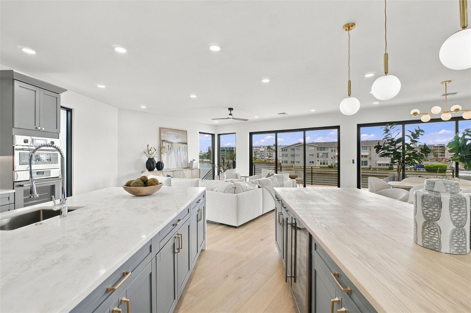 7176 S SHORE DRIVE S, South Pasadena, FL 33707