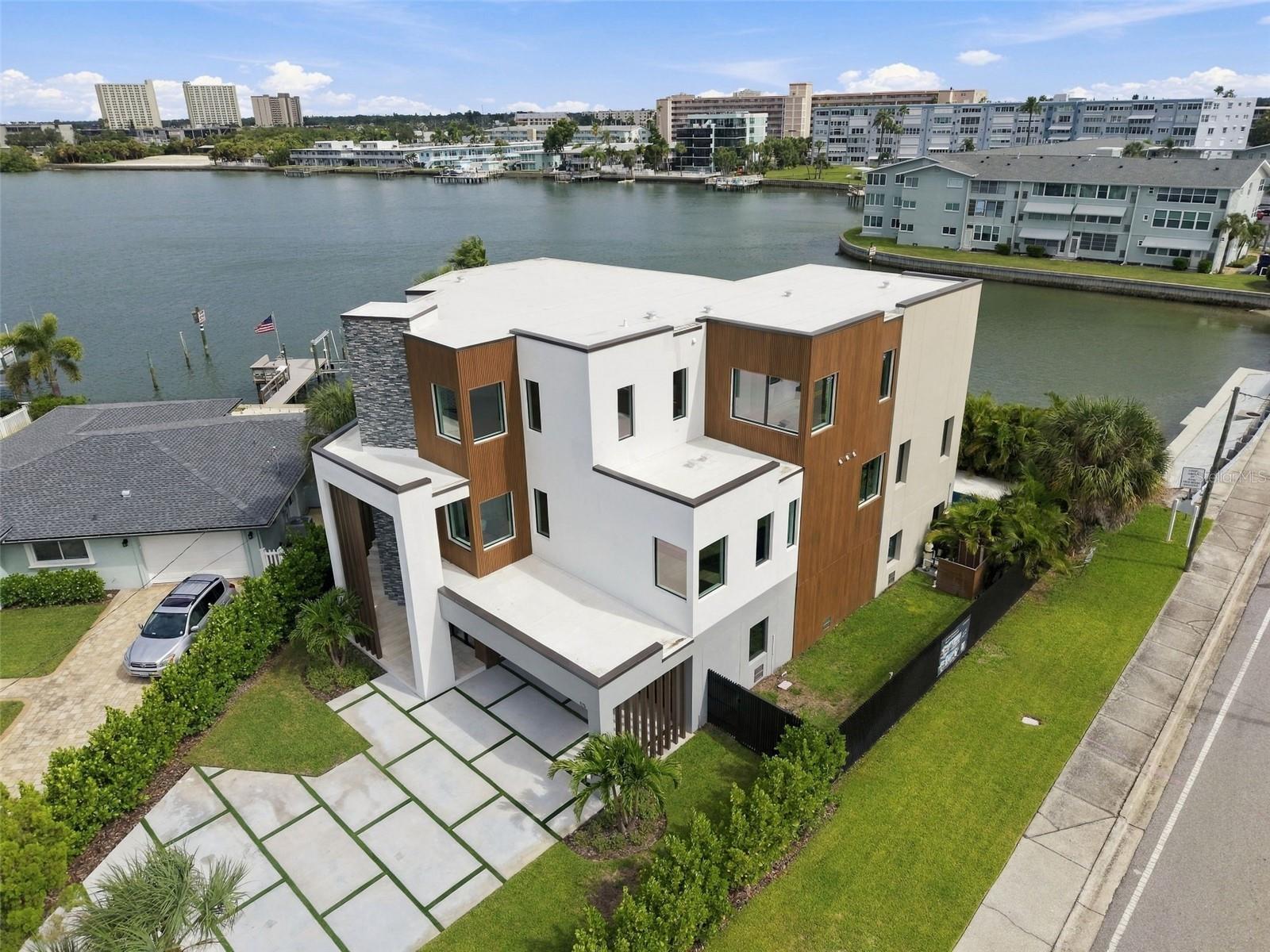 7176 S SHORE DRIVE S, South Pasadena, FL 33707