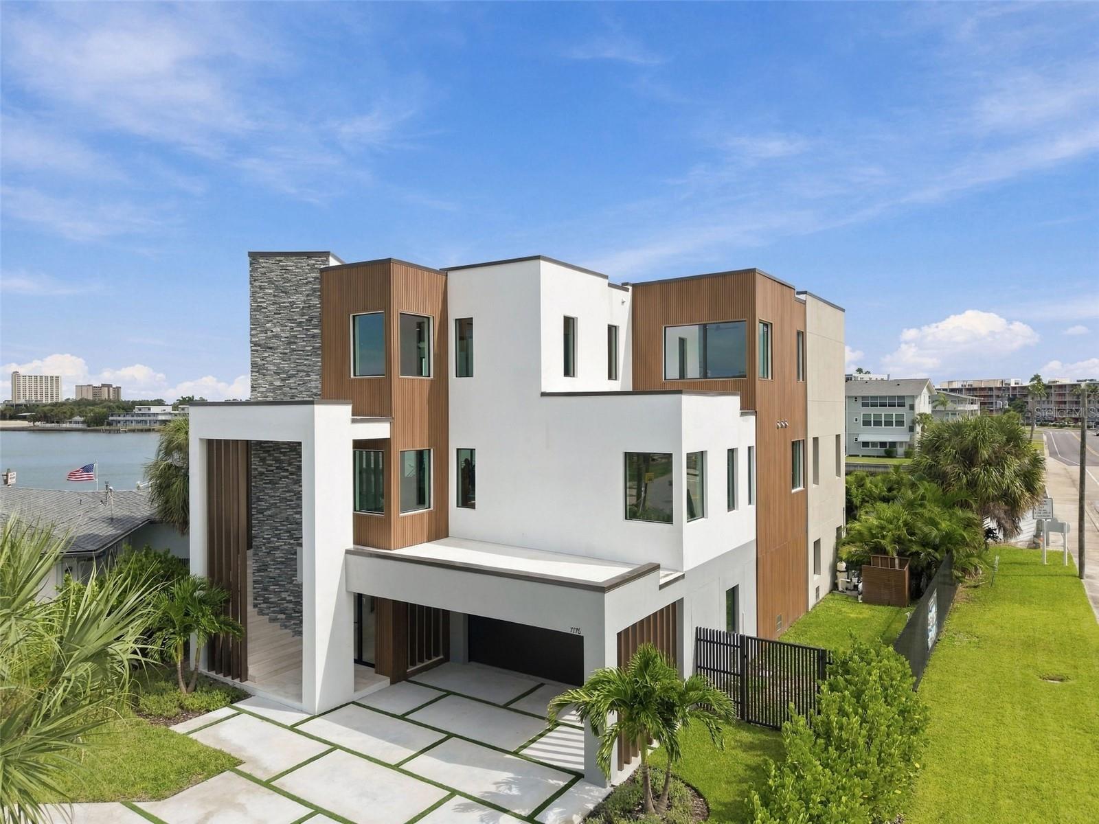 7176 S SHORE DRIVE S, South Pasadena, FL 33707