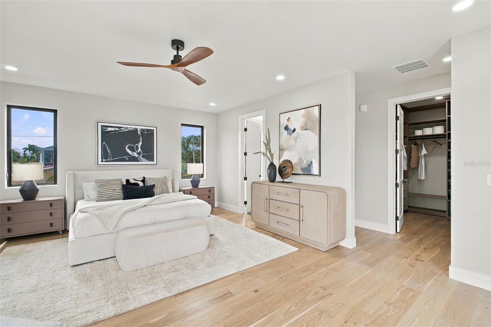 7176 S SHORE DRIVE S, South Pasadena, FL 33707