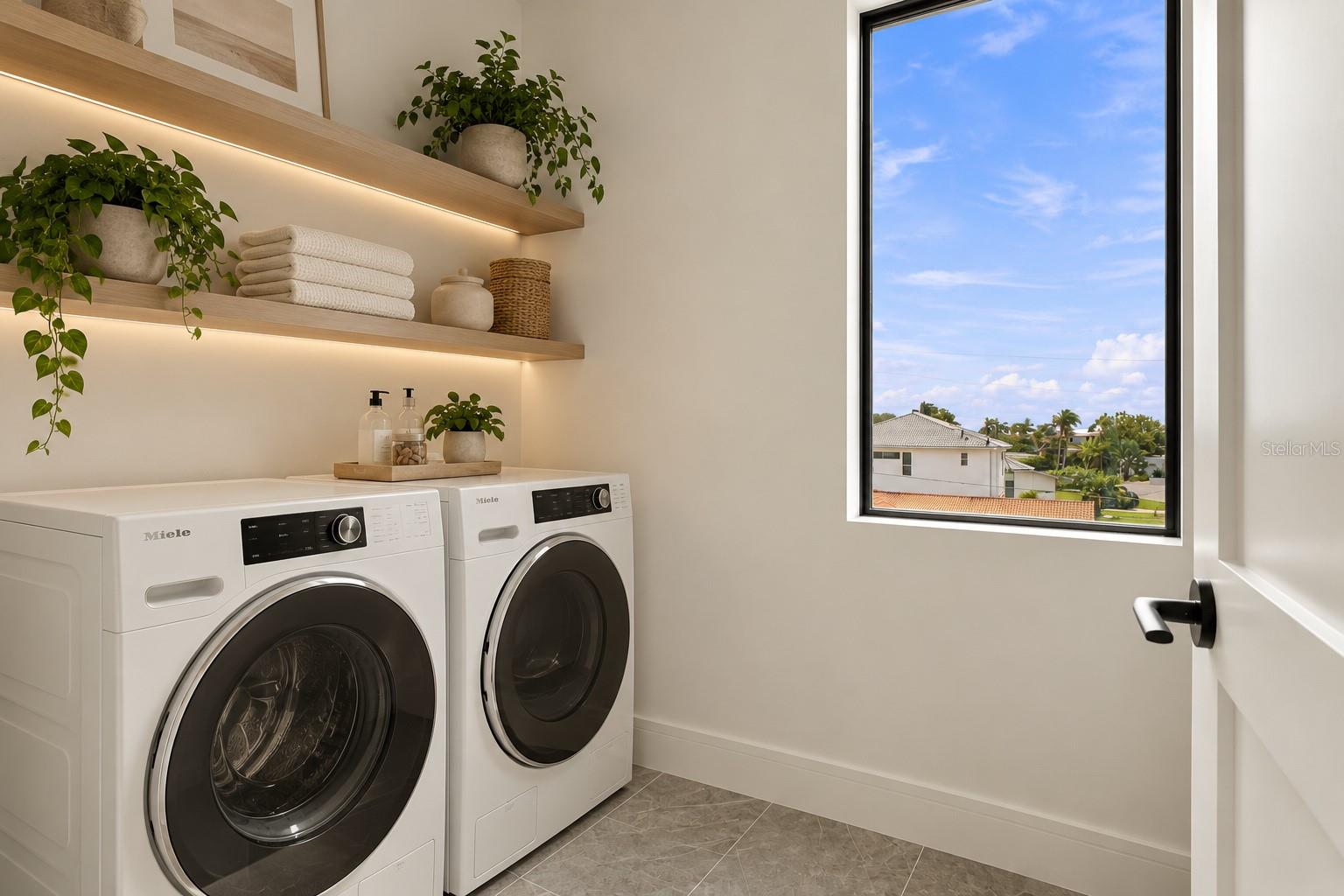 7176 S SHORE DRIVE S, South Pasadena, FL 33707
