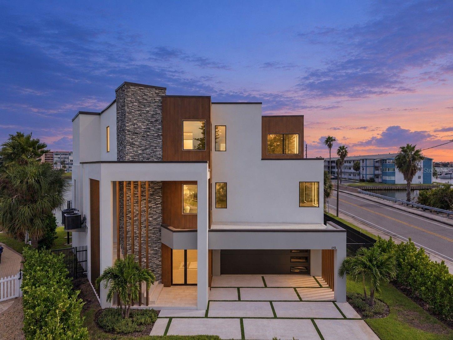 7176 S SHORE DRIVE S, South Pasadena, FL 33707