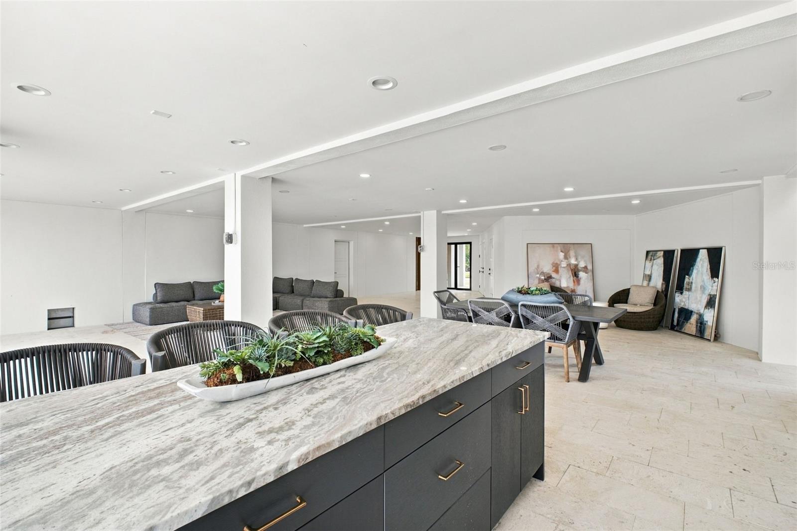 7176 S SHORE DRIVE S, South Pasadena, FL 33707