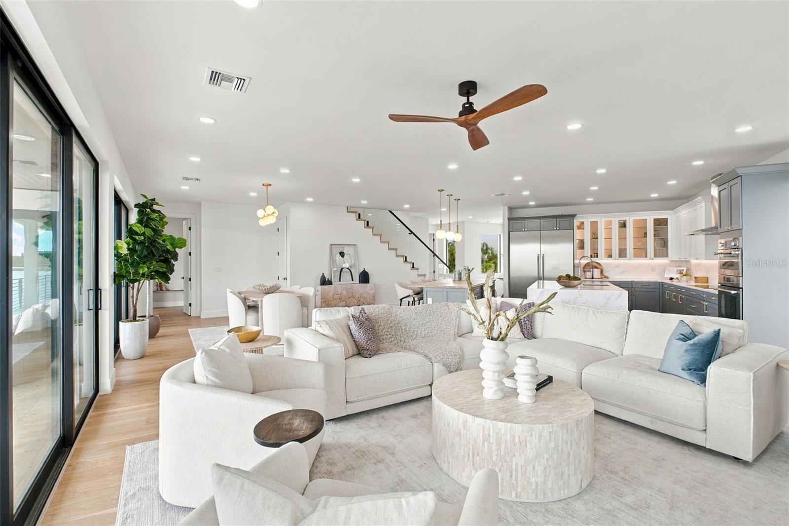 7176 S SHORE DRIVE S, South Pasadena, FL 33707