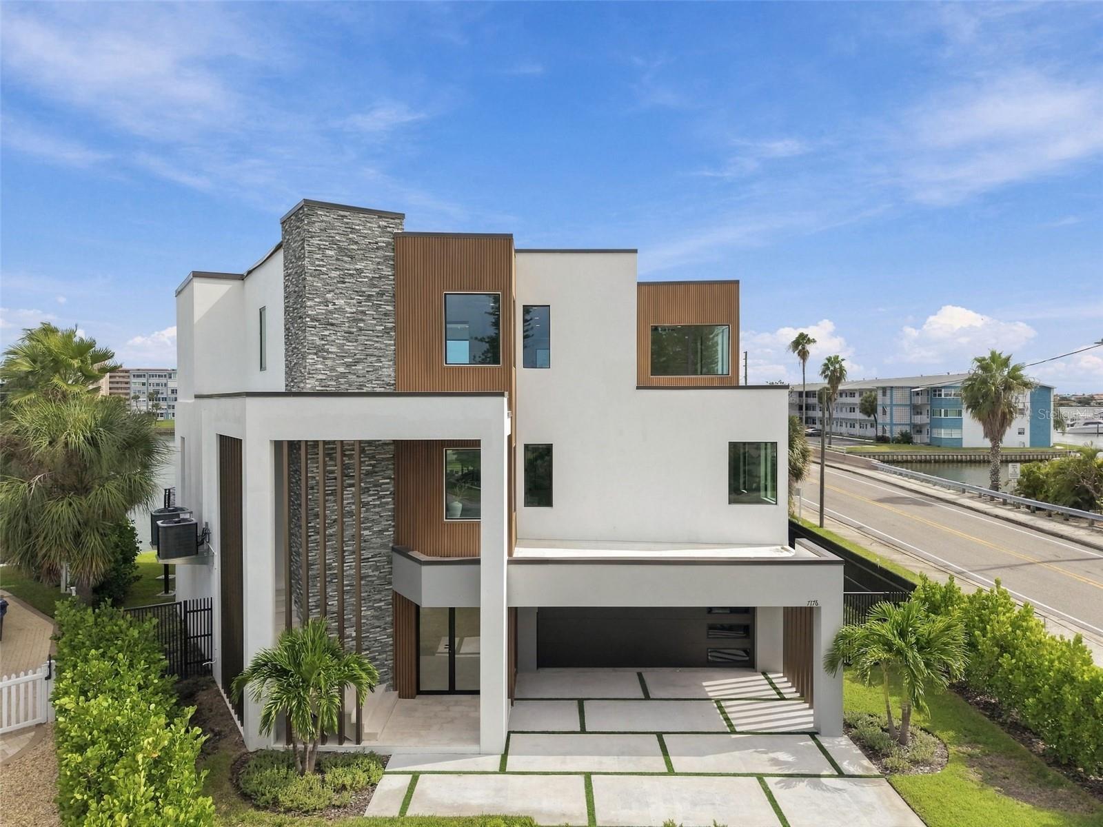 7176 S SHORE DRIVE S, South Pasadena, FL 33707