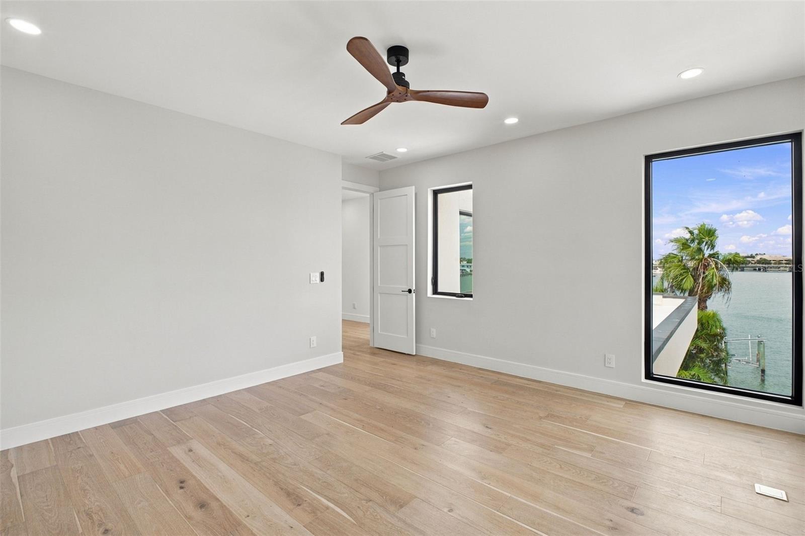 7176 S SHORE DRIVE S, South Pasadena, FL 33707
