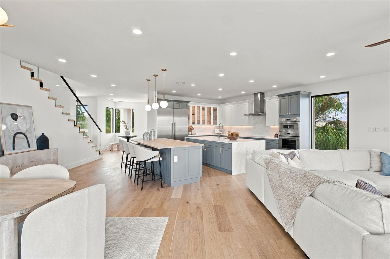 7176 S SHORE DRIVE S, South Pasadena, FL 33707