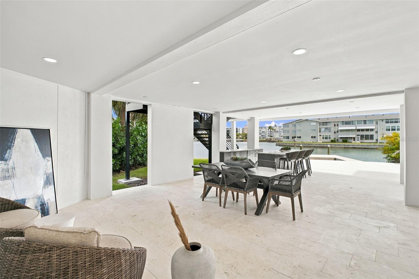 7176 S SHORE DRIVE S, South Pasadena, FL 33707