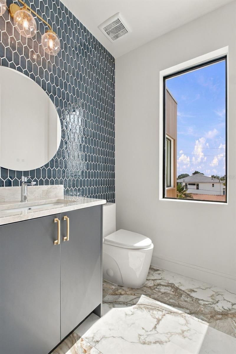 7176 S SHORE DRIVE S, South Pasadena, FL 33707
