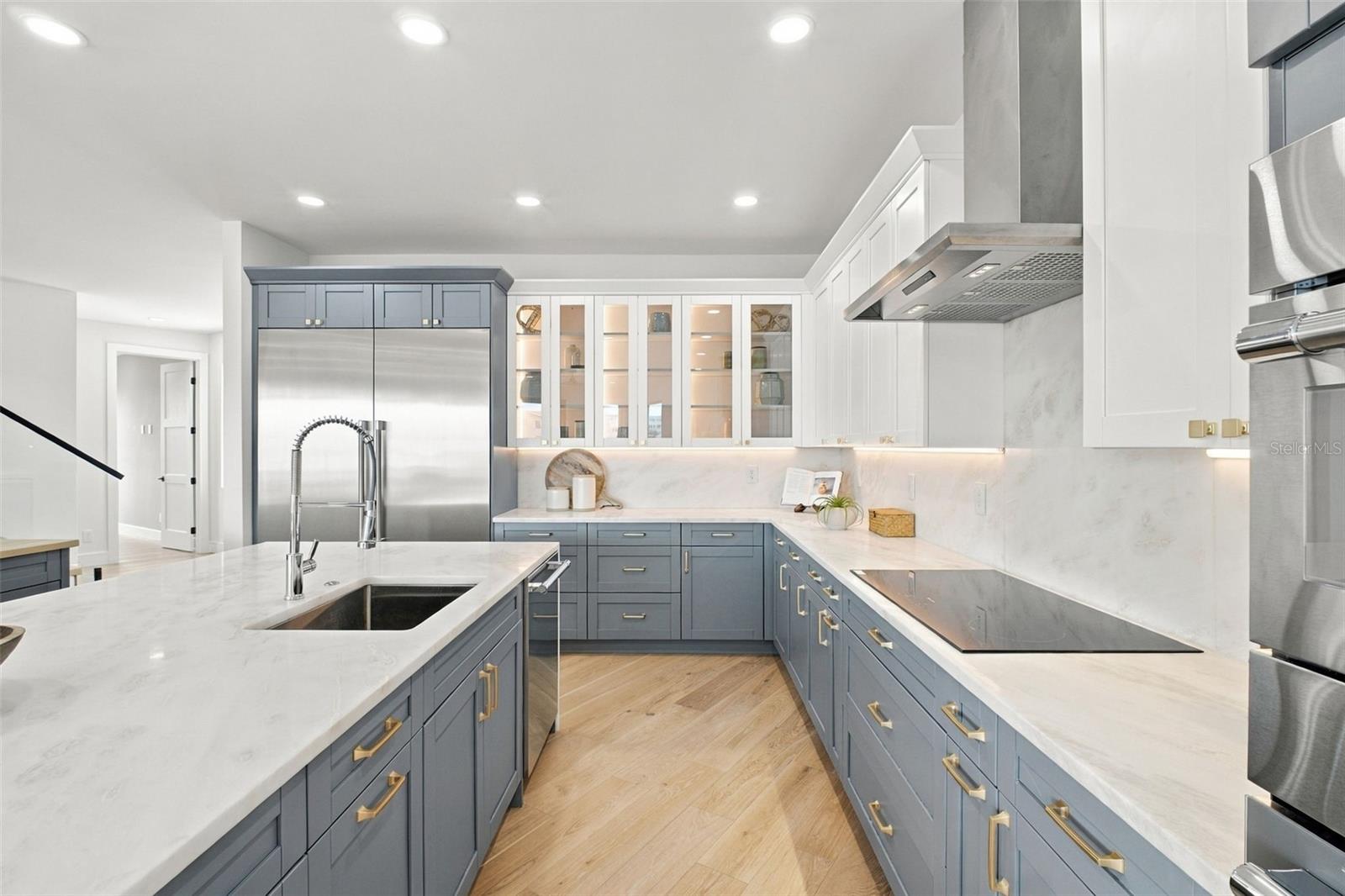 7176 S SHORE DRIVE S, South Pasadena, FL 33707