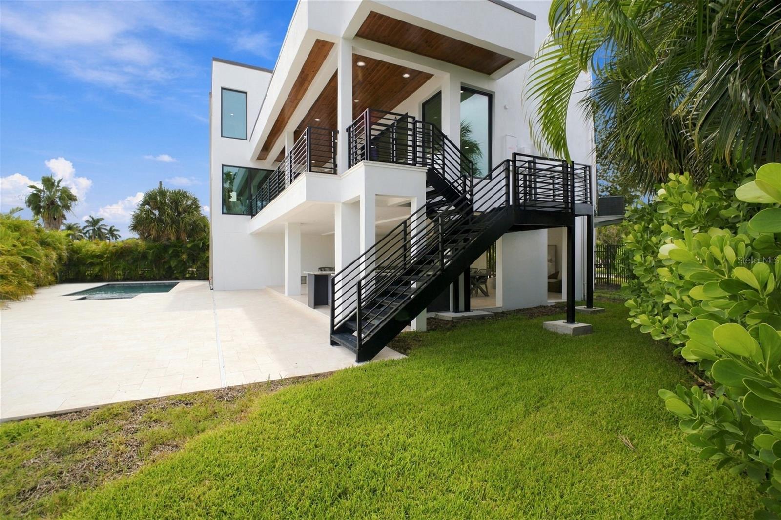 7176 S SHORE DRIVE S, South Pasadena, FL 33707