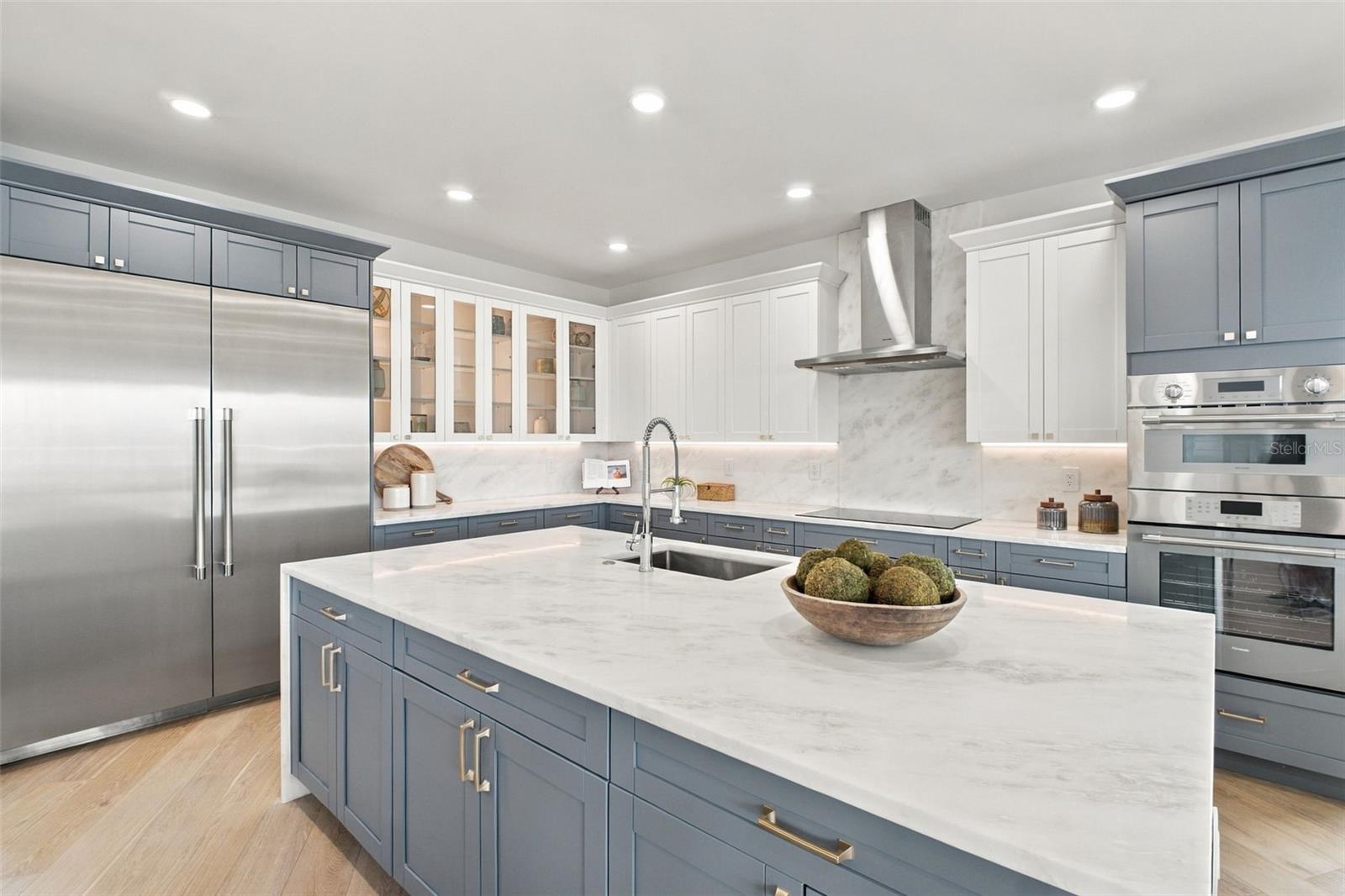 7176 S SHORE DRIVE S, South Pasadena, FL 33707
