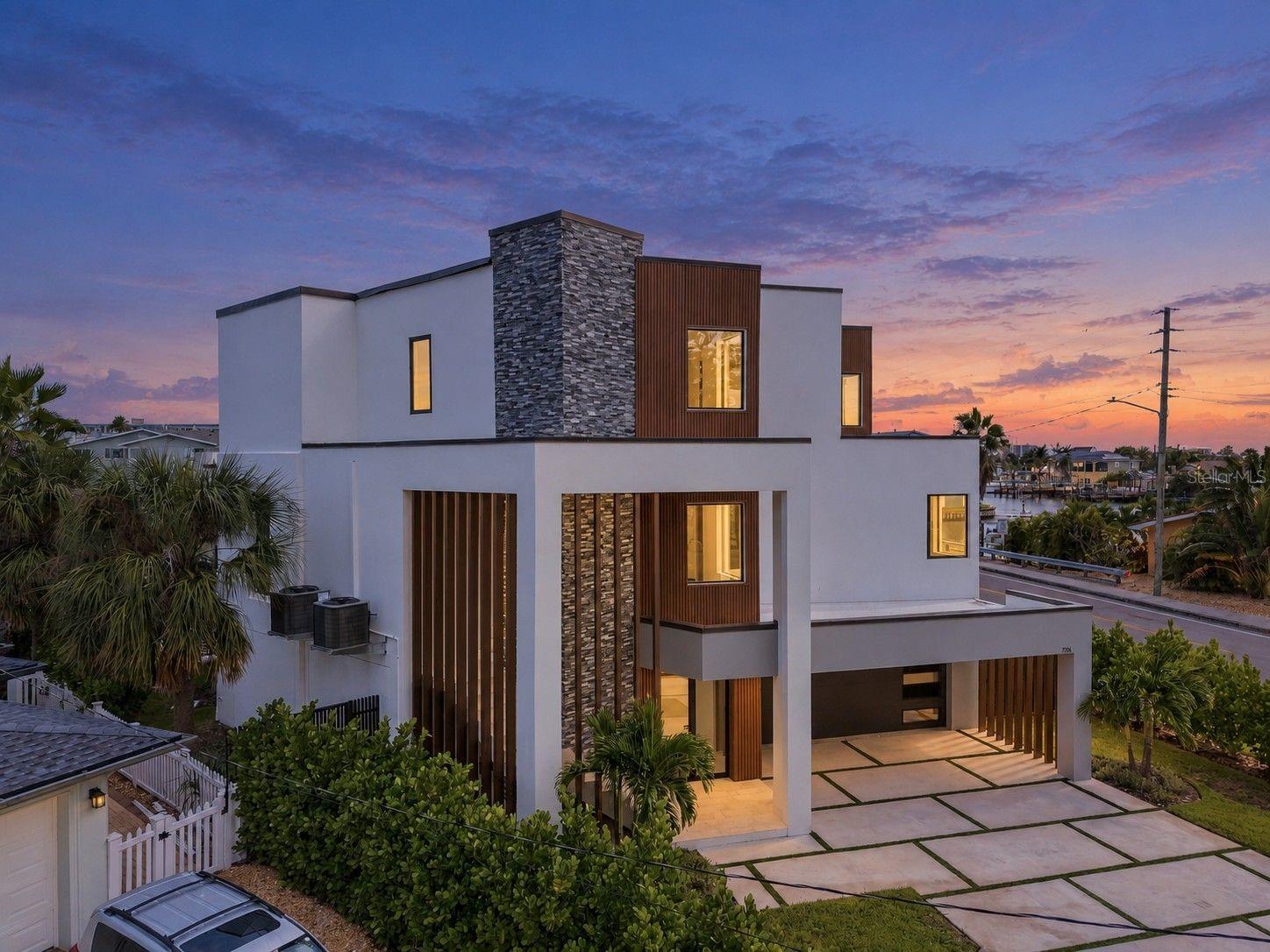 7176 S SHORE DRIVE S, South Pasadena, FL 33707