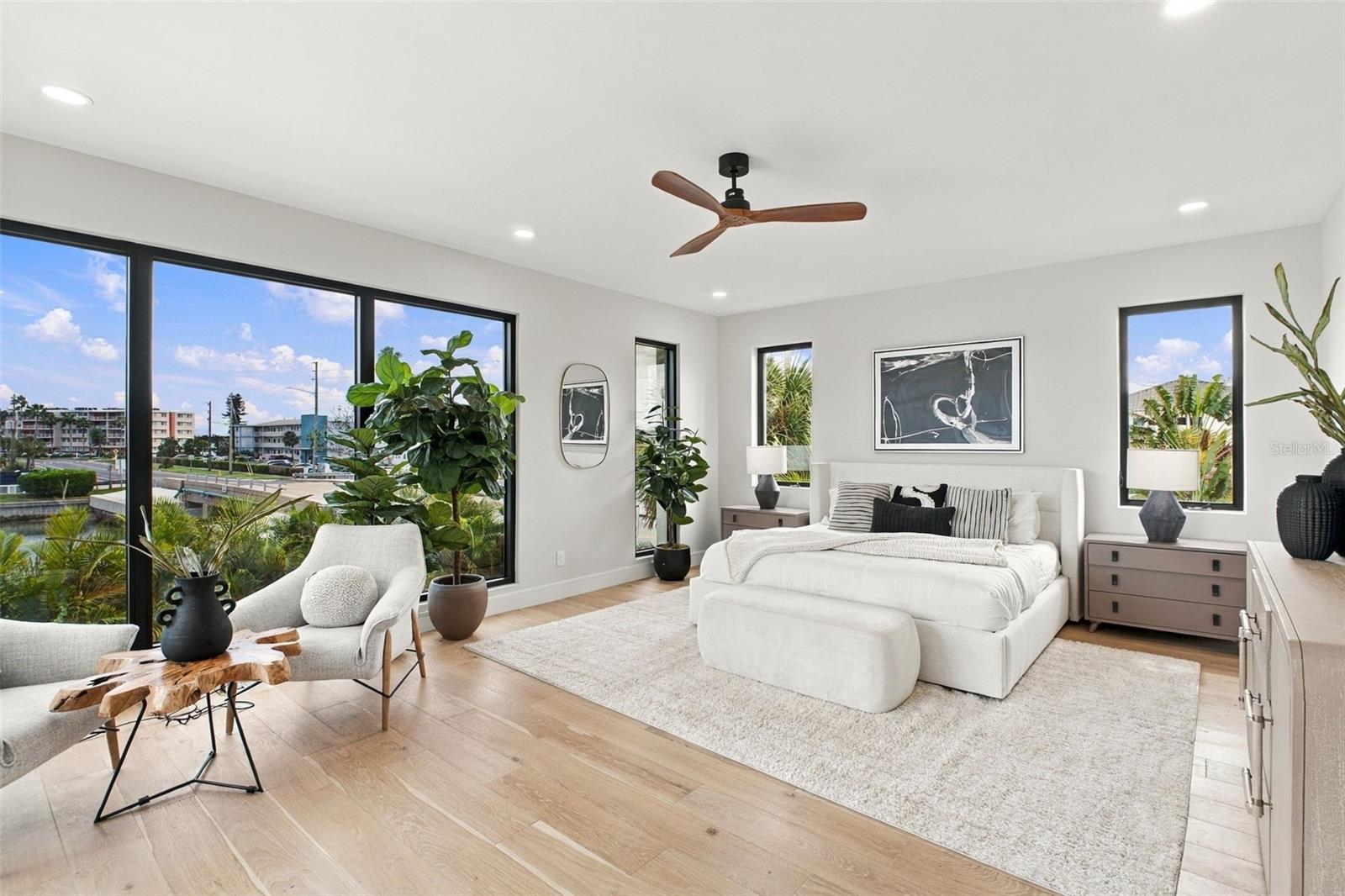 7176 S SHORE DRIVE S, South Pasadena, FL 33707