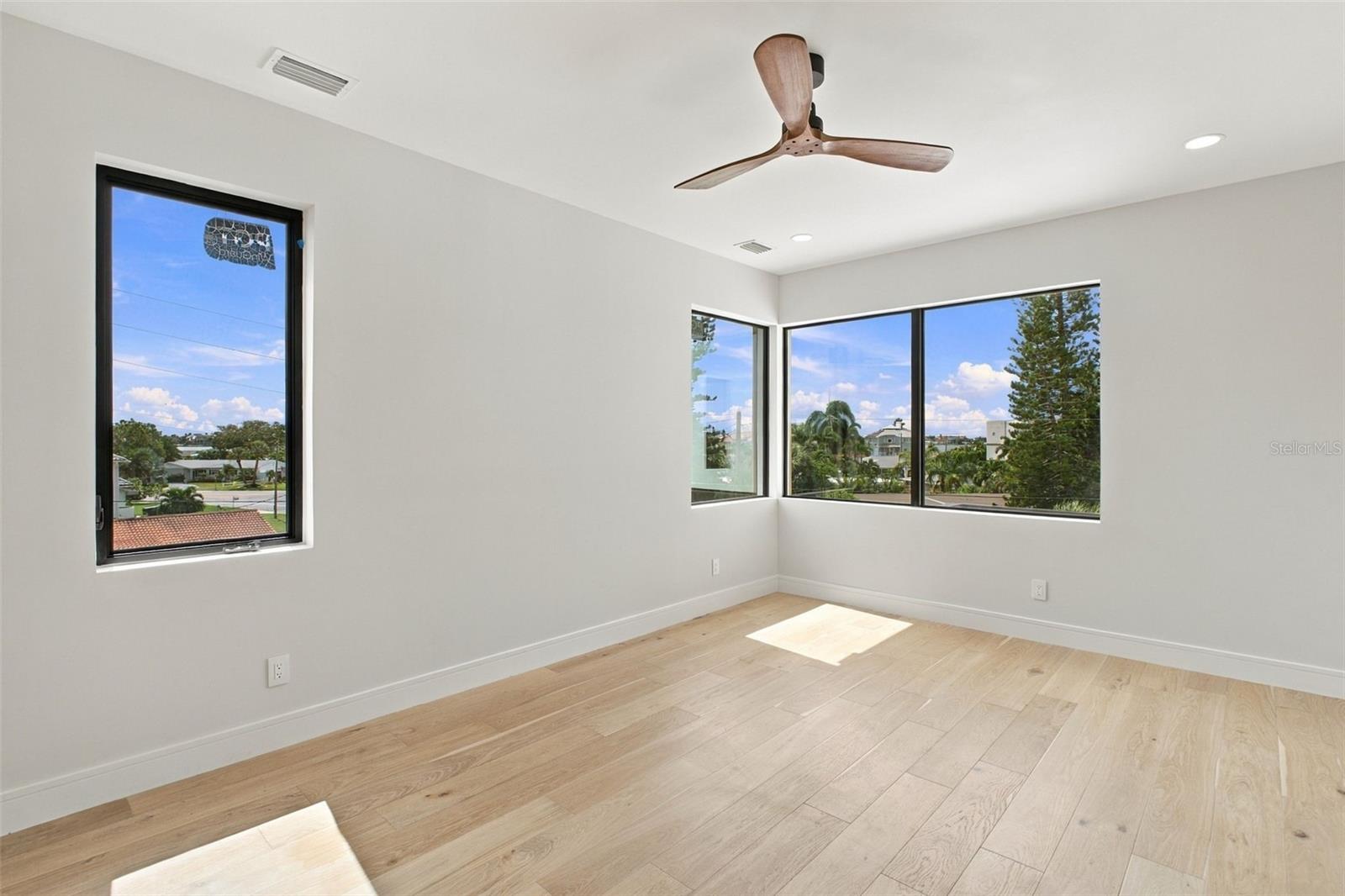 7176 S SHORE DRIVE S, South Pasadena, FL 33707