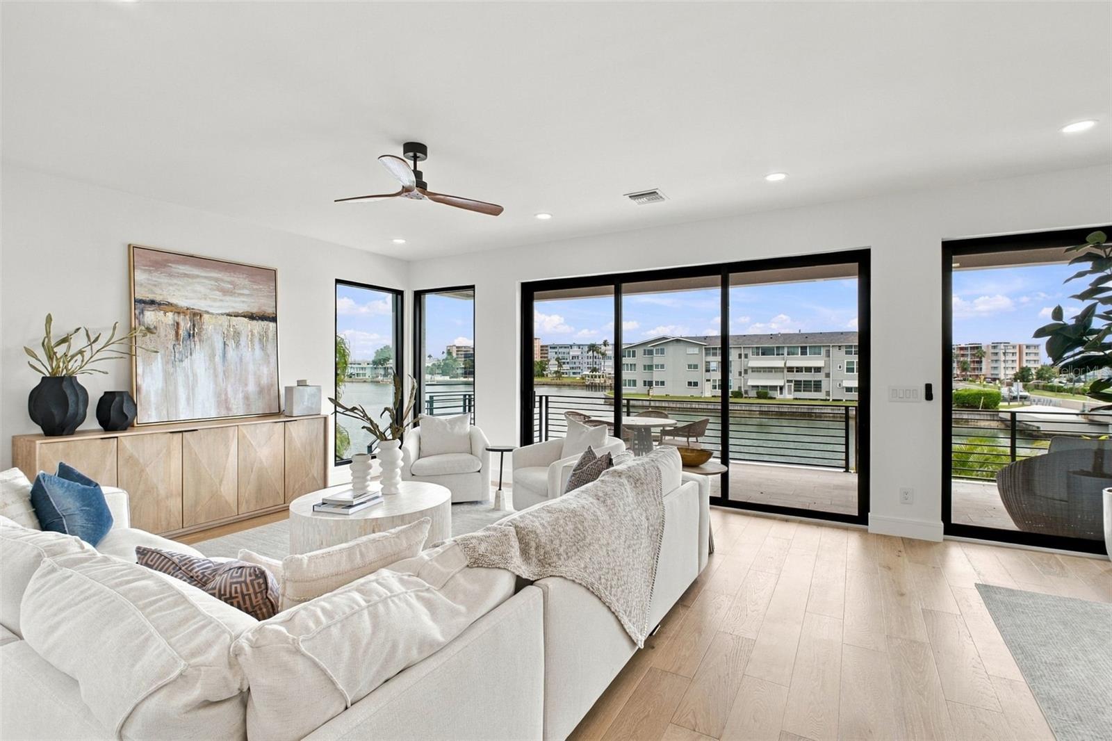 7176 S SHORE DRIVE S, South Pasadena, FL 33707