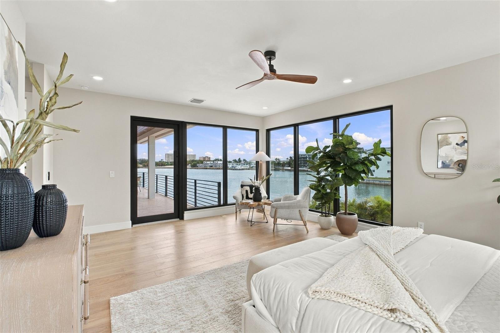 7176 S SHORE DRIVE S, South Pasadena, FL 33707