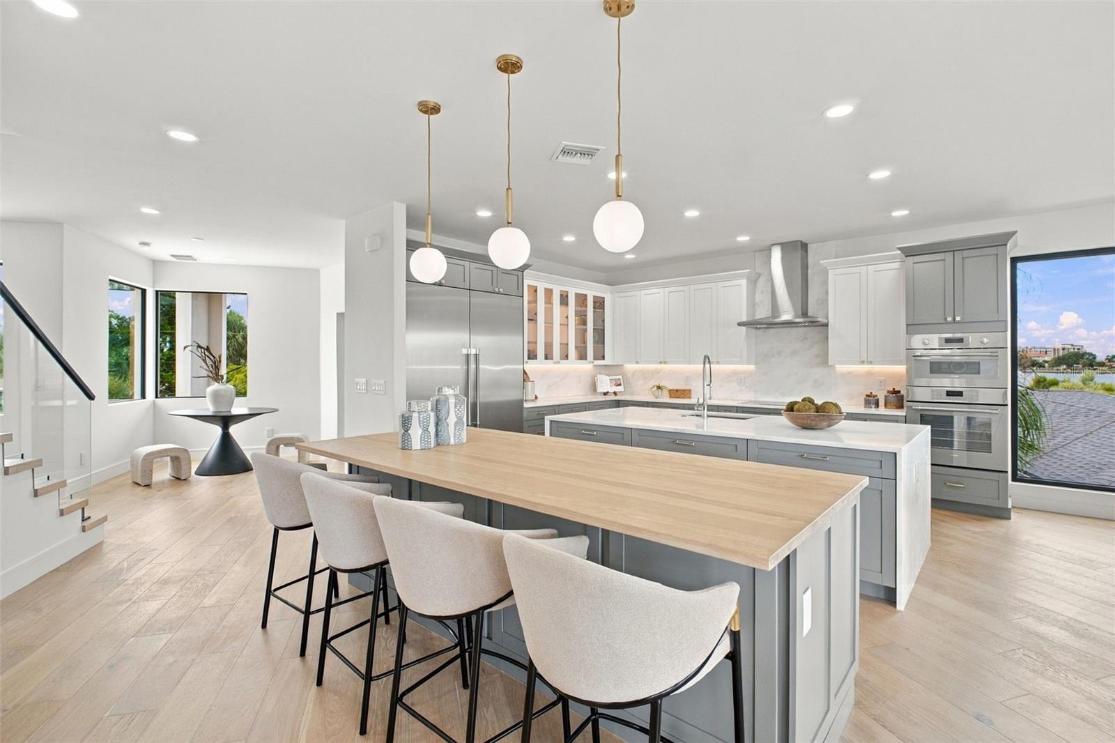 7176 S SHORE DRIVE S, South Pasadena, FL 33707