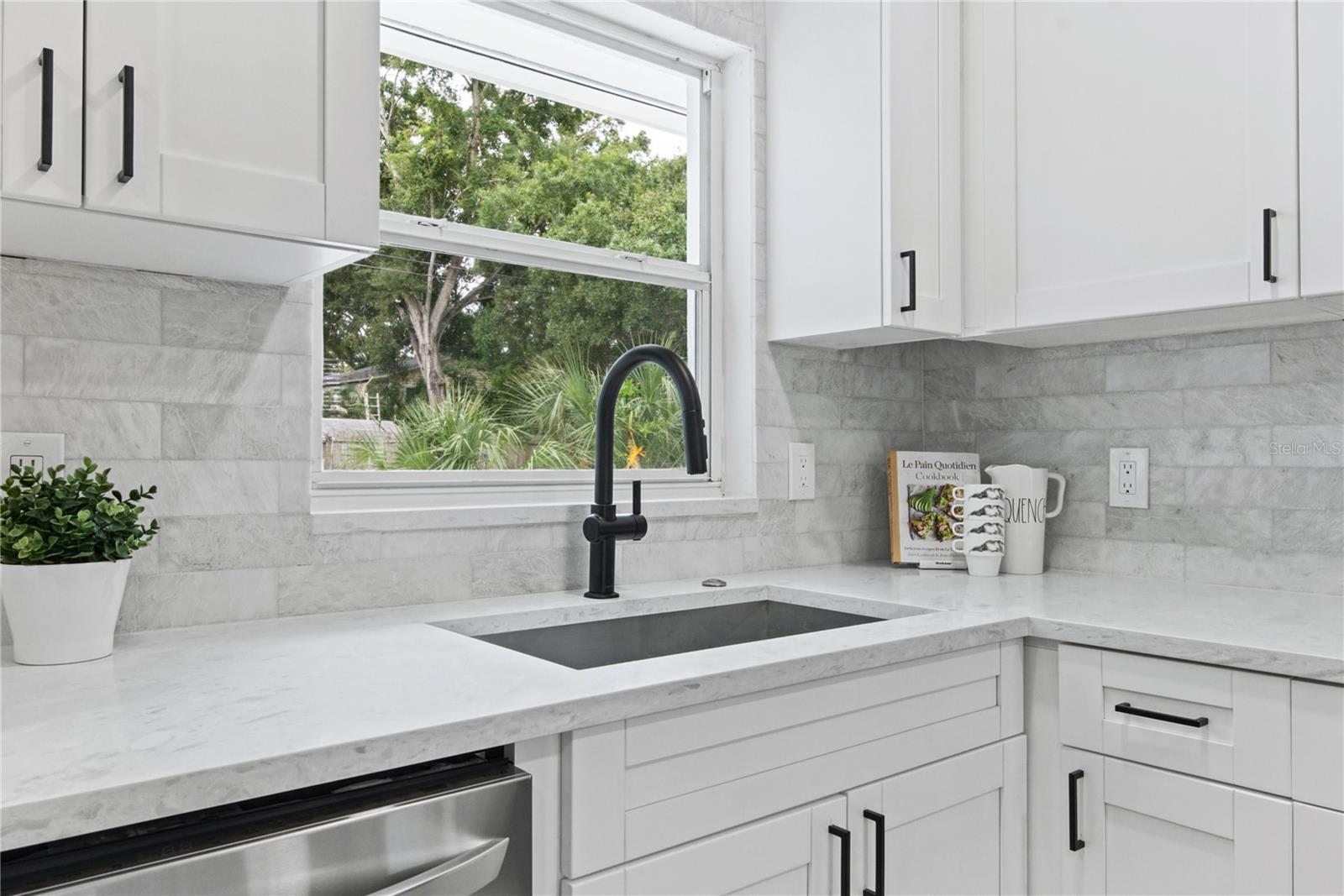 221 ONTARIO AVENUE, Crystal Beach, FL 34681