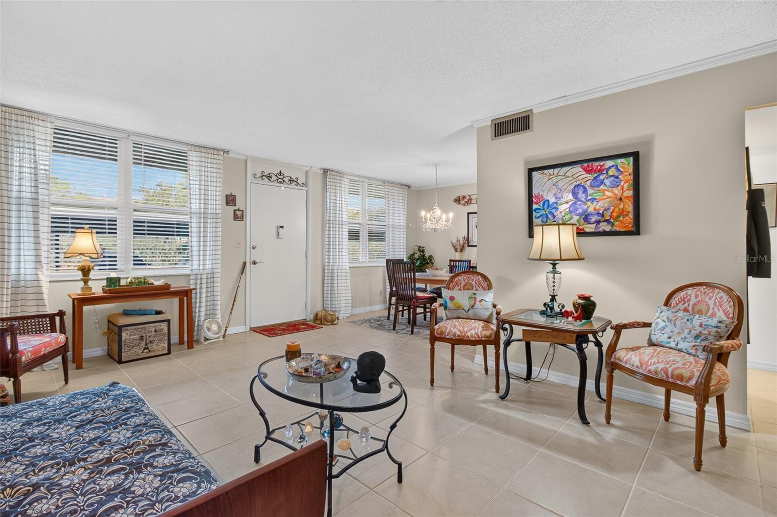 Living room dining room