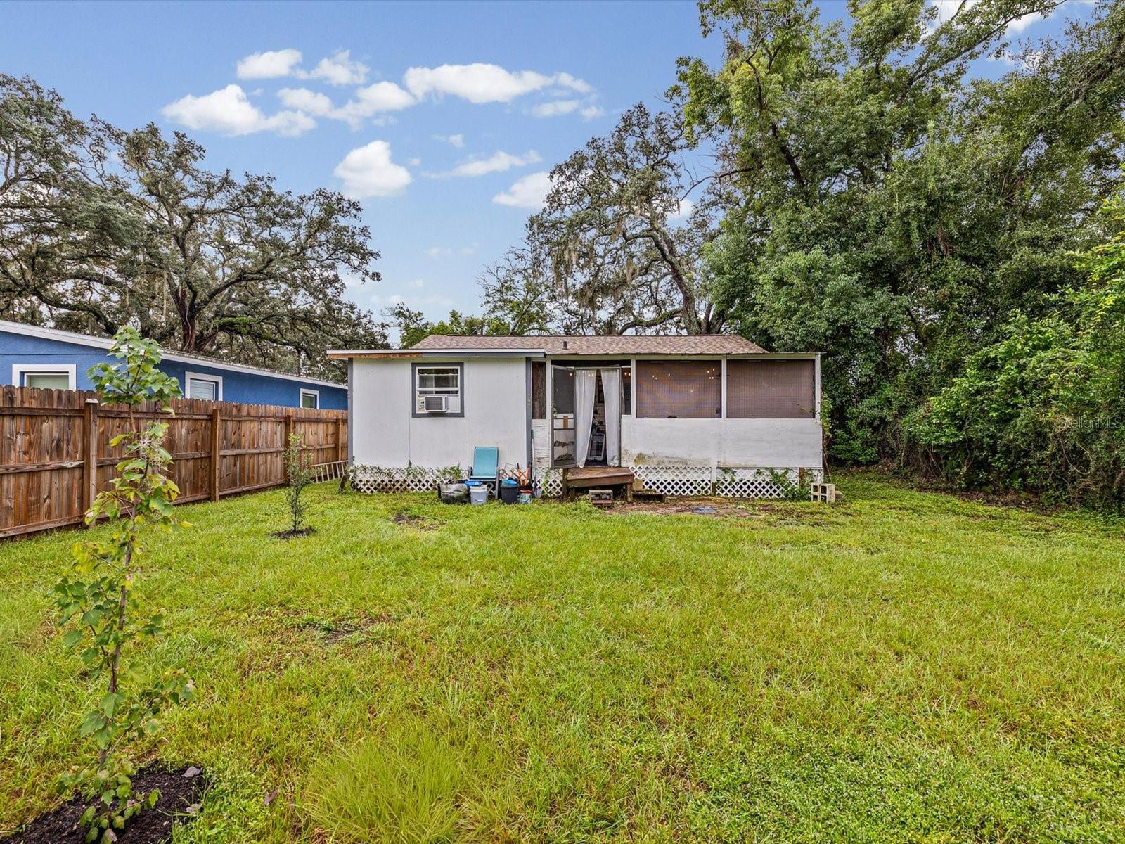 910 E ESKIMO AVENUE, Tampa, FL 33604