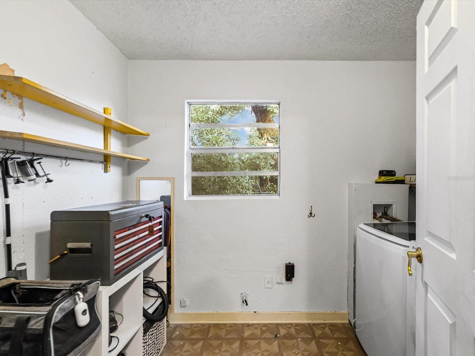 910 E ESKIMO AVENUE, Tampa, FL 33604