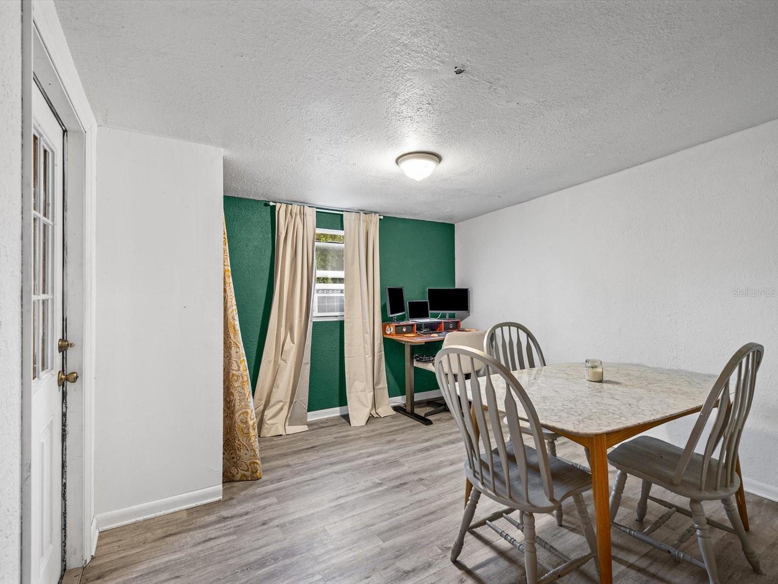 910 E ESKIMO AVENUE, Tampa, FL 33604