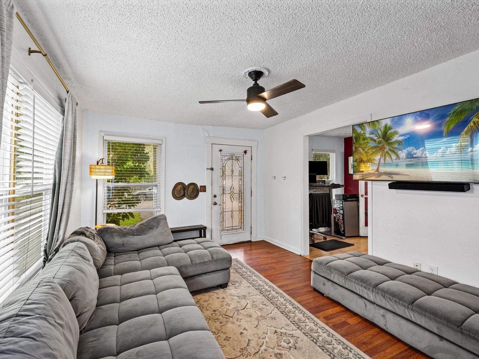 910 E ESKIMO AVENUE, Tampa, FL 33604