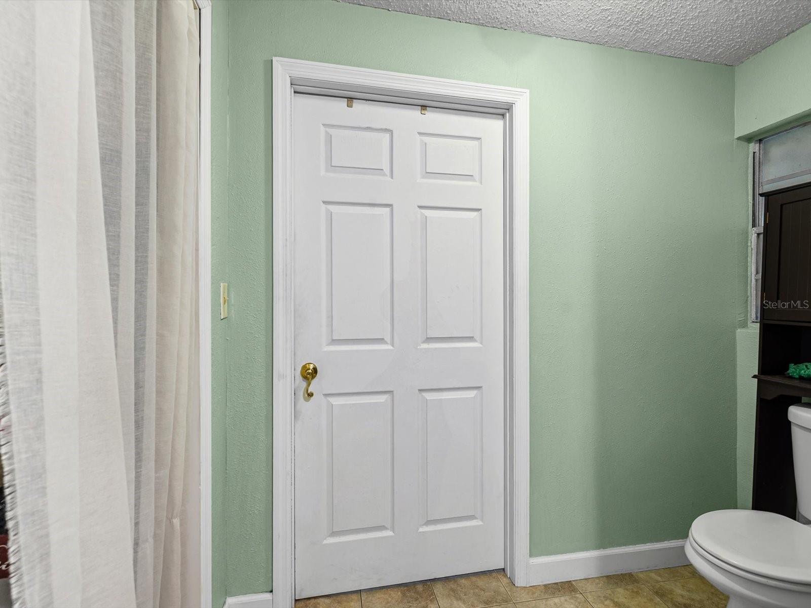 910 E ESKIMO AVENUE, Tampa, FL 33604