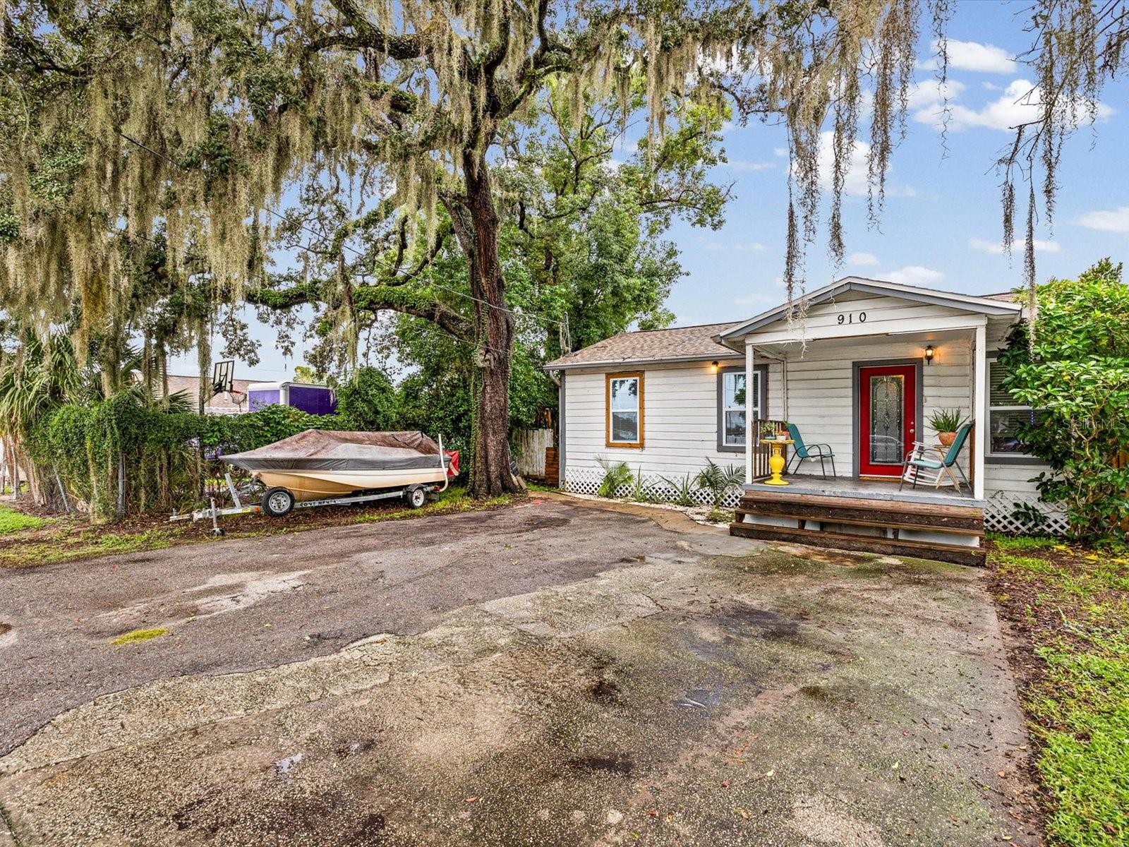 910 E ESKIMO AVENUE, Tampa, FL 33604