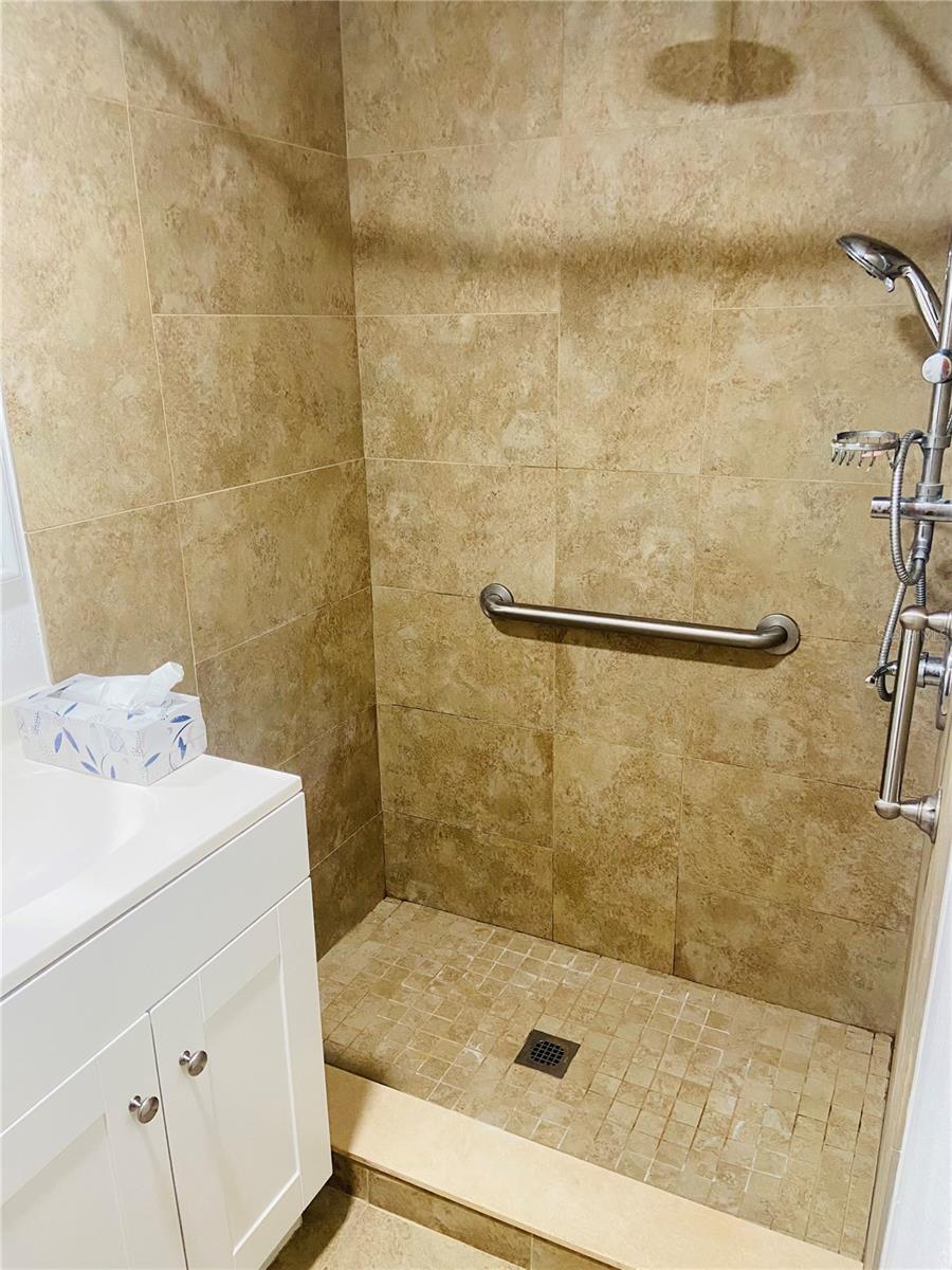721 GASPARINO COURT, Seffner, FL 33584