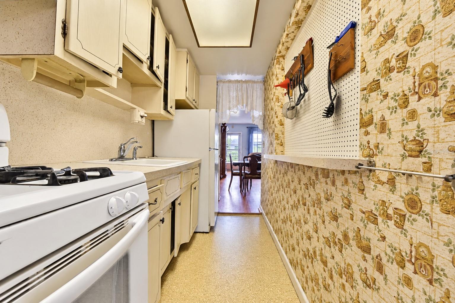 5940 21ST STREET N, #11, St Petersburg, FL 33714