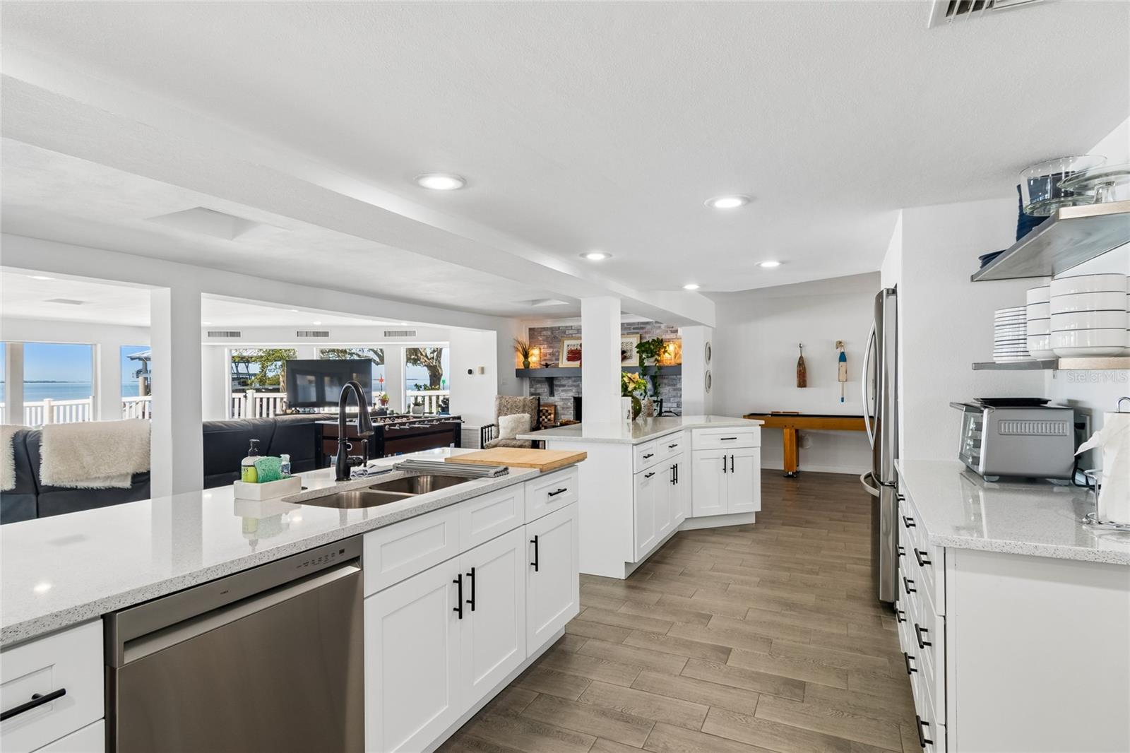 104 KLOSTERMAN ROAD W, Palm Harbor, FL 34683