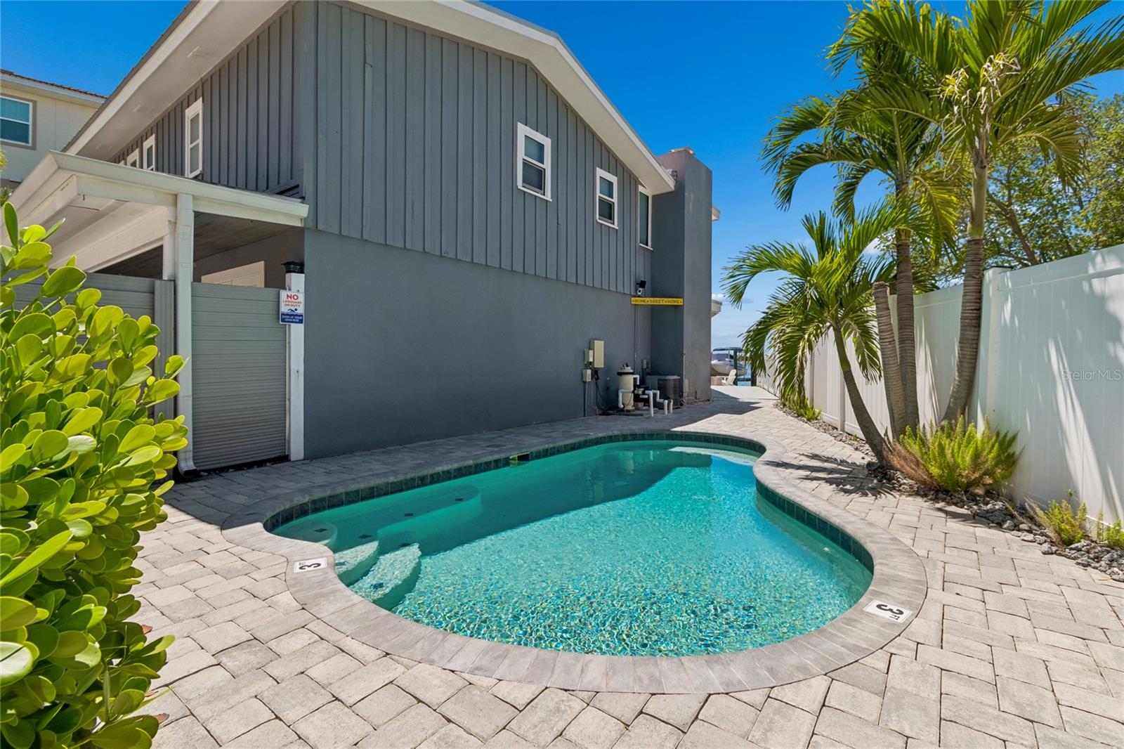 104 KLOSTERMAN ROAD W, Palm Harbor, FL 34683
