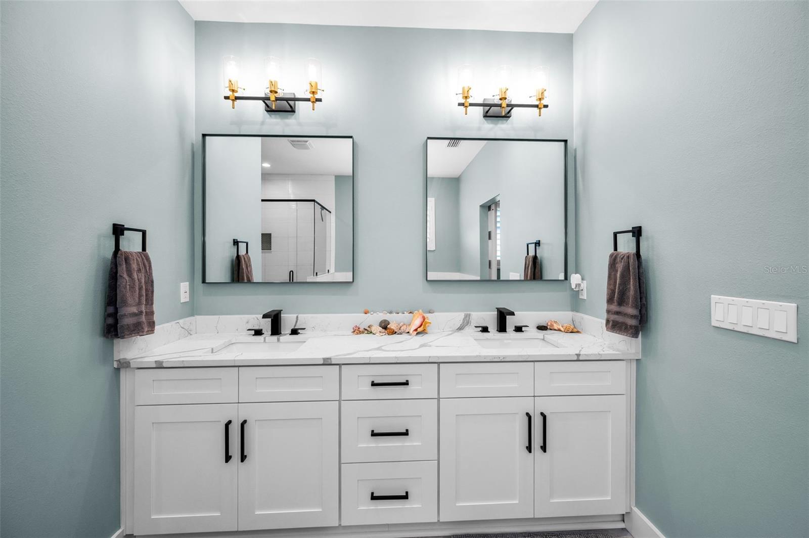 Double sinks with quartz counter