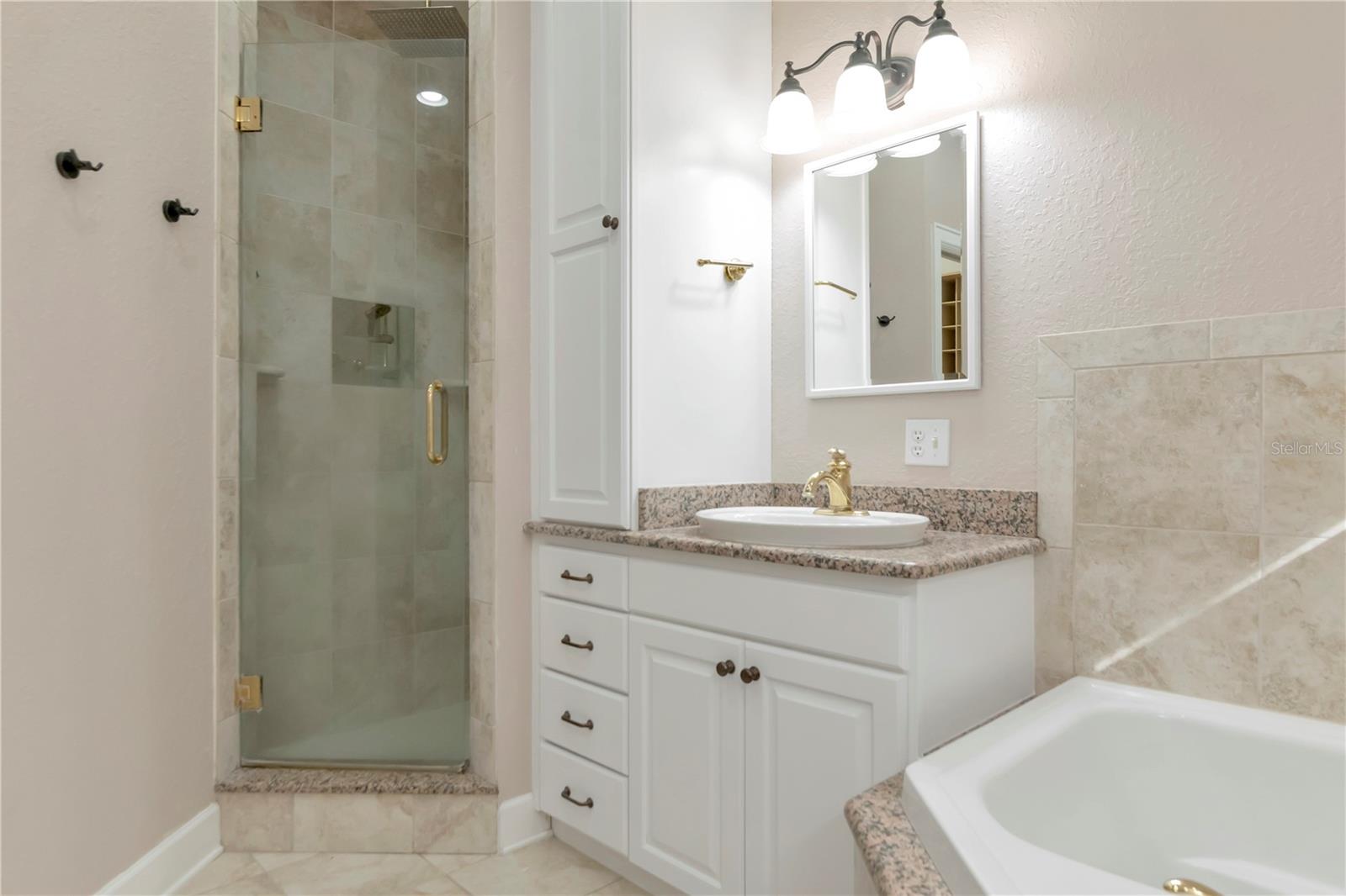 EnSuite Dual Sinks, Jacuzzi Tub, Shower