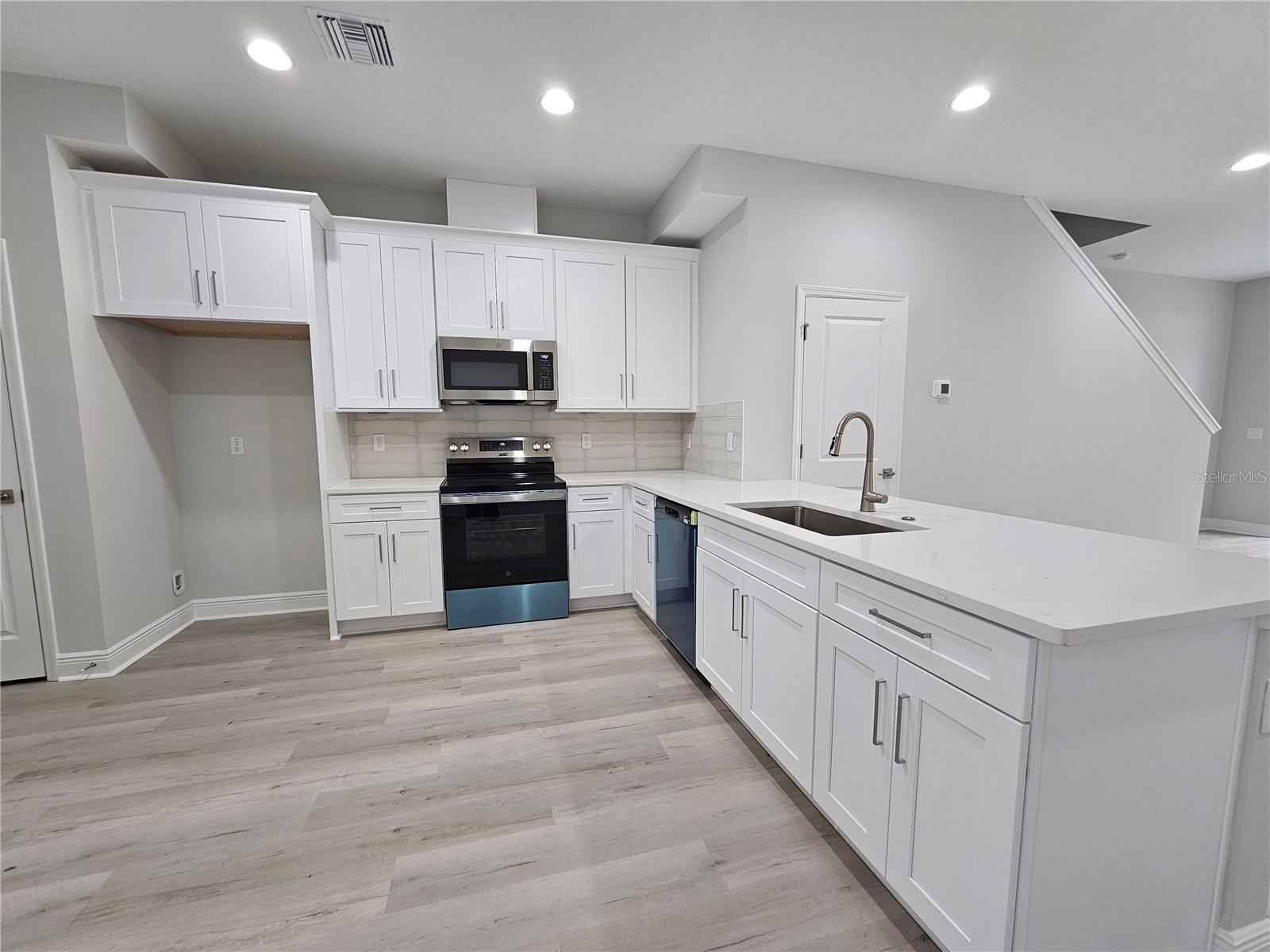 7725 93RD STREET N, Seminole, FL 33777