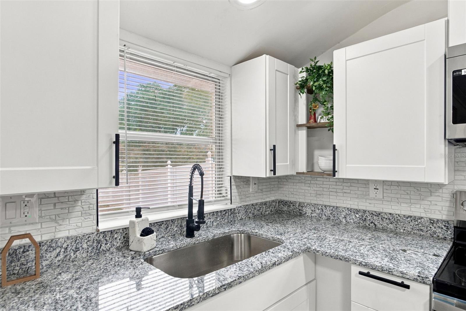 5450 10TH STREET, Zephyrhills, FL 33542