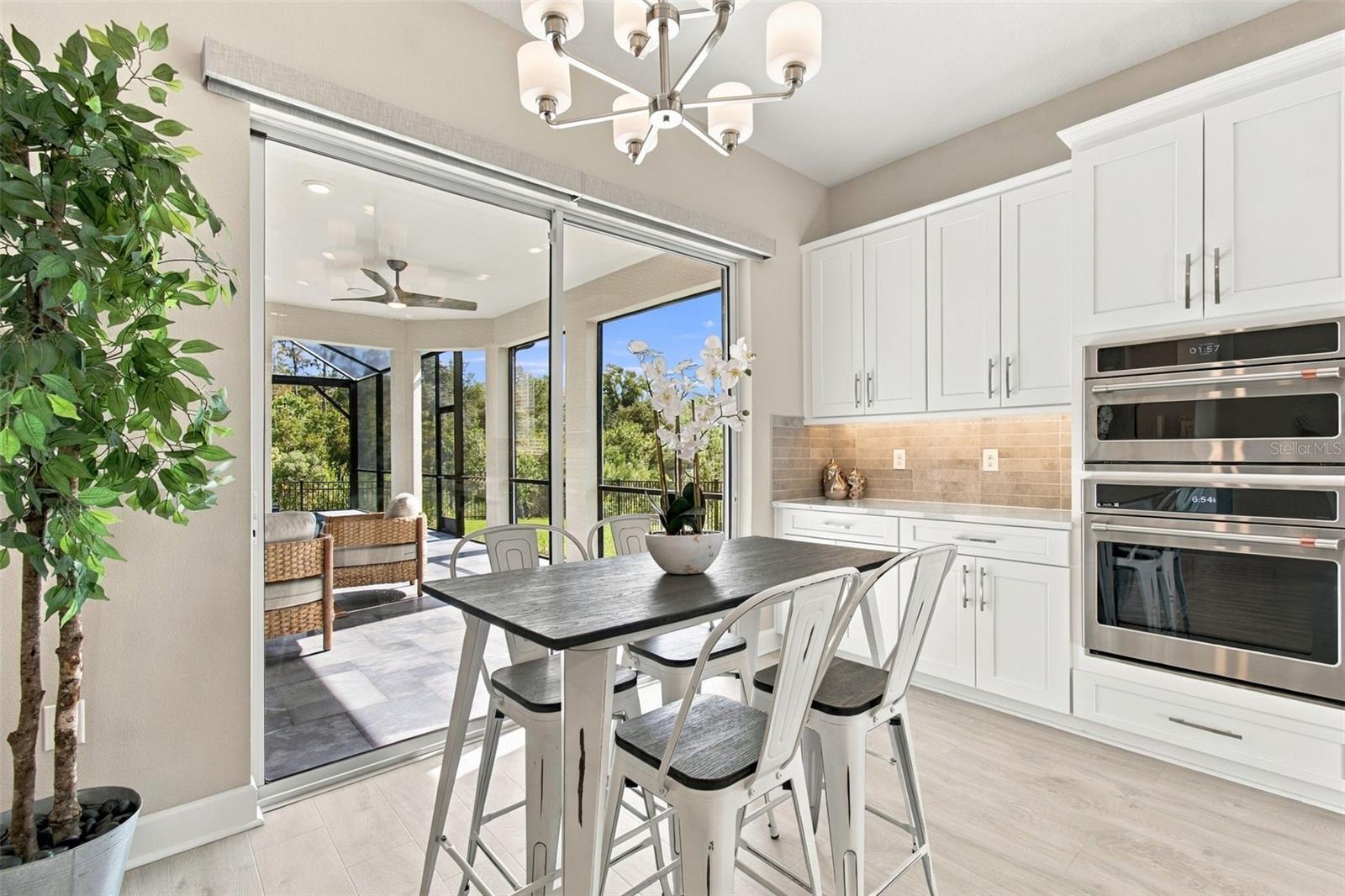 Casual Dining Area overlooks pool, spa and nature