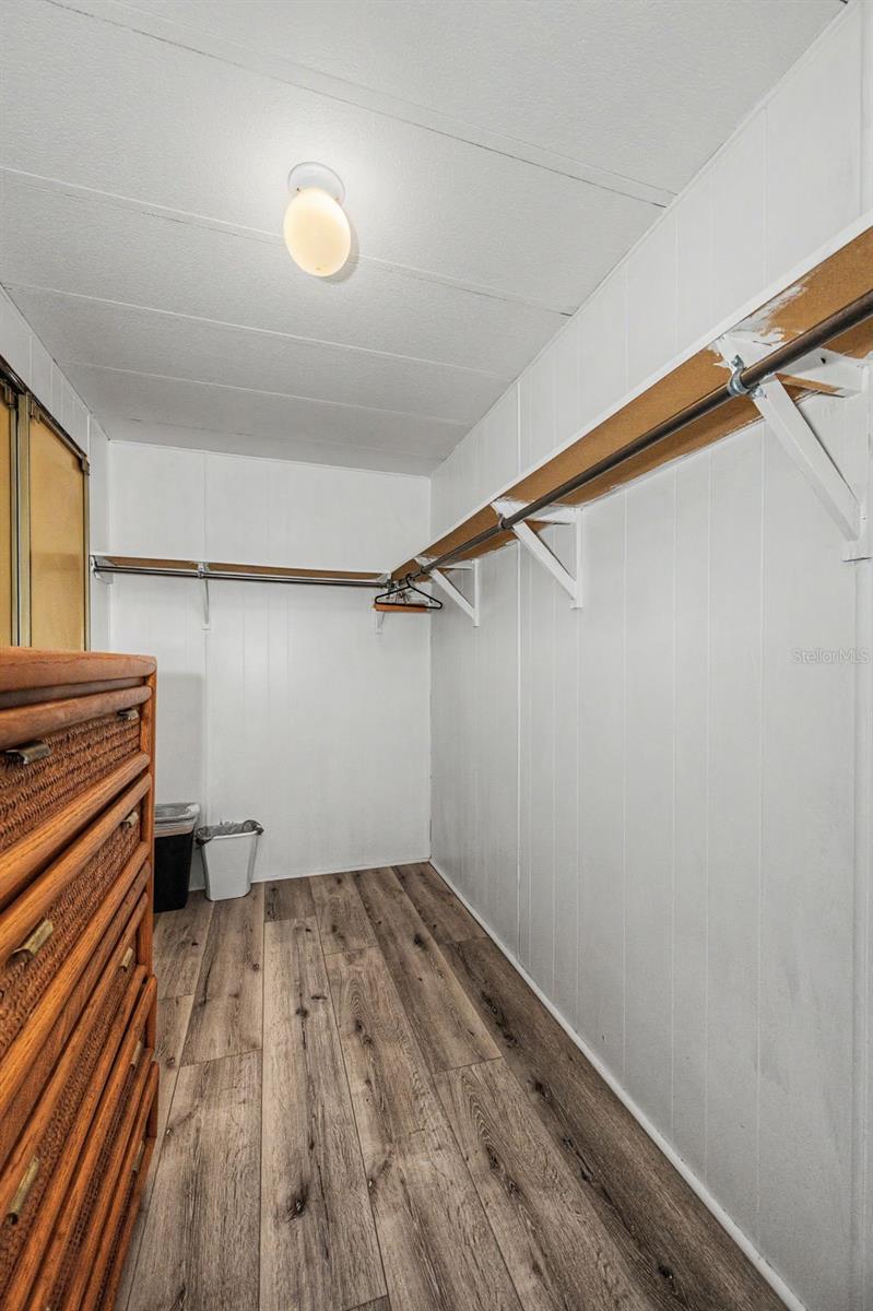 Huge Primary Walk-in Closet (11'3"x5'4")