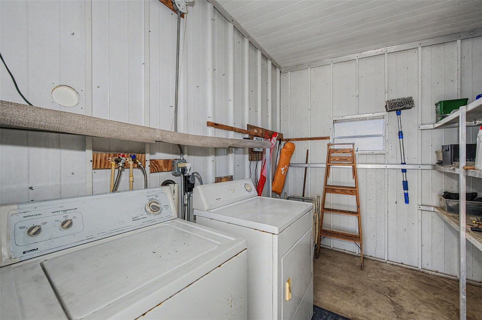LARGE SHED! 8X10