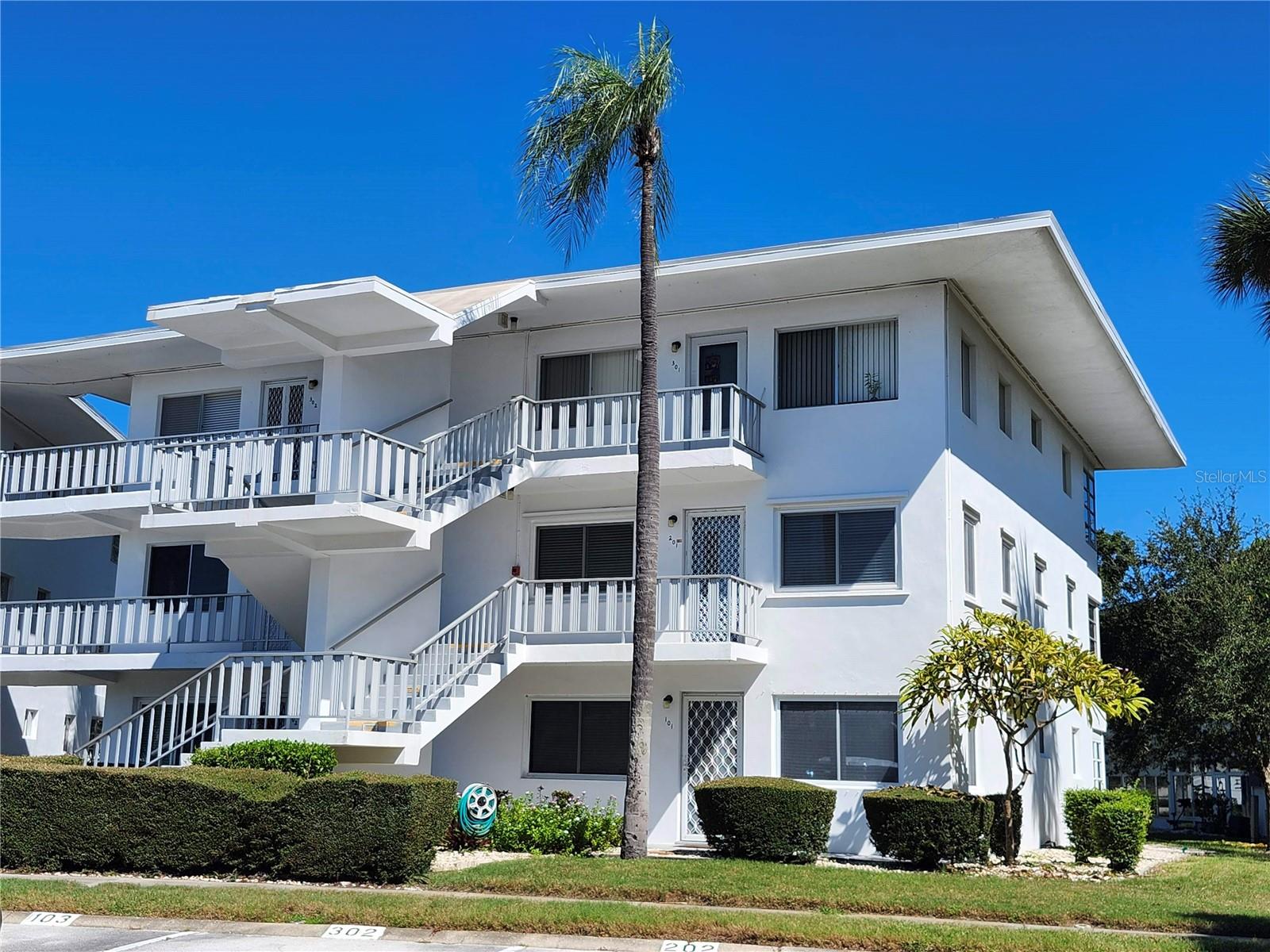 11201 80TH AVENUE, #201, Seminole, FL 33772
