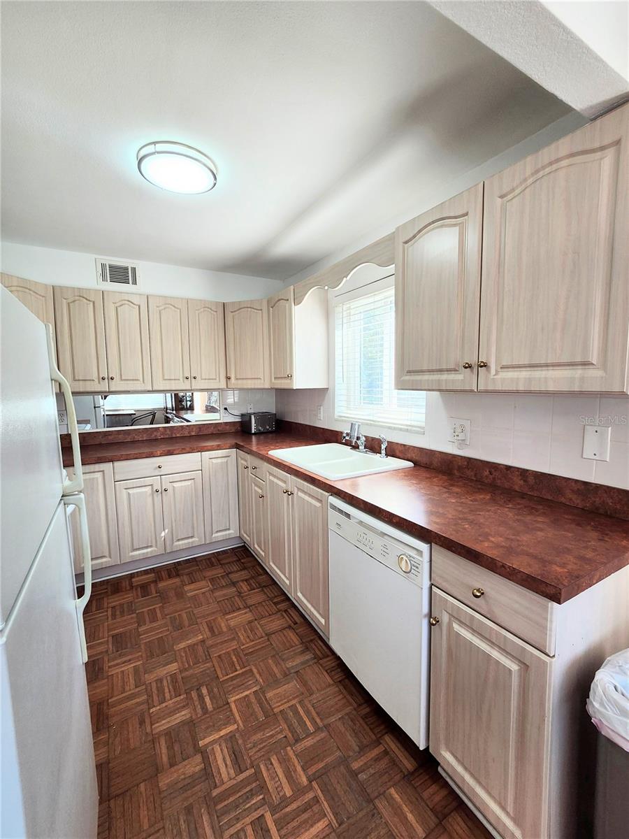 Light & bright kitchen