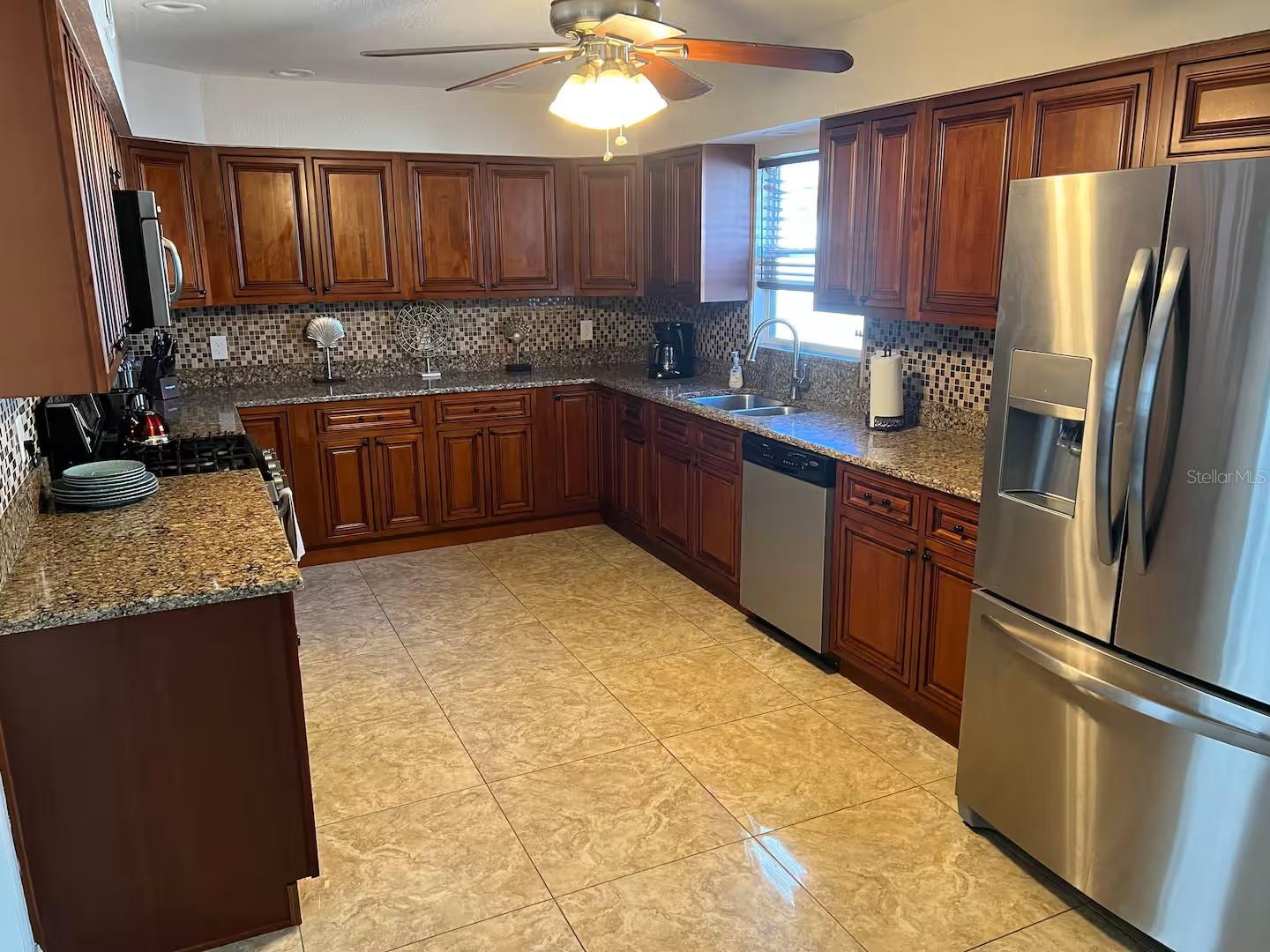 6403 EVERGREEN AVENUE, Seminole, FL 33772 6403 EVERGREEN AVENUE, Seminole, FL 33772